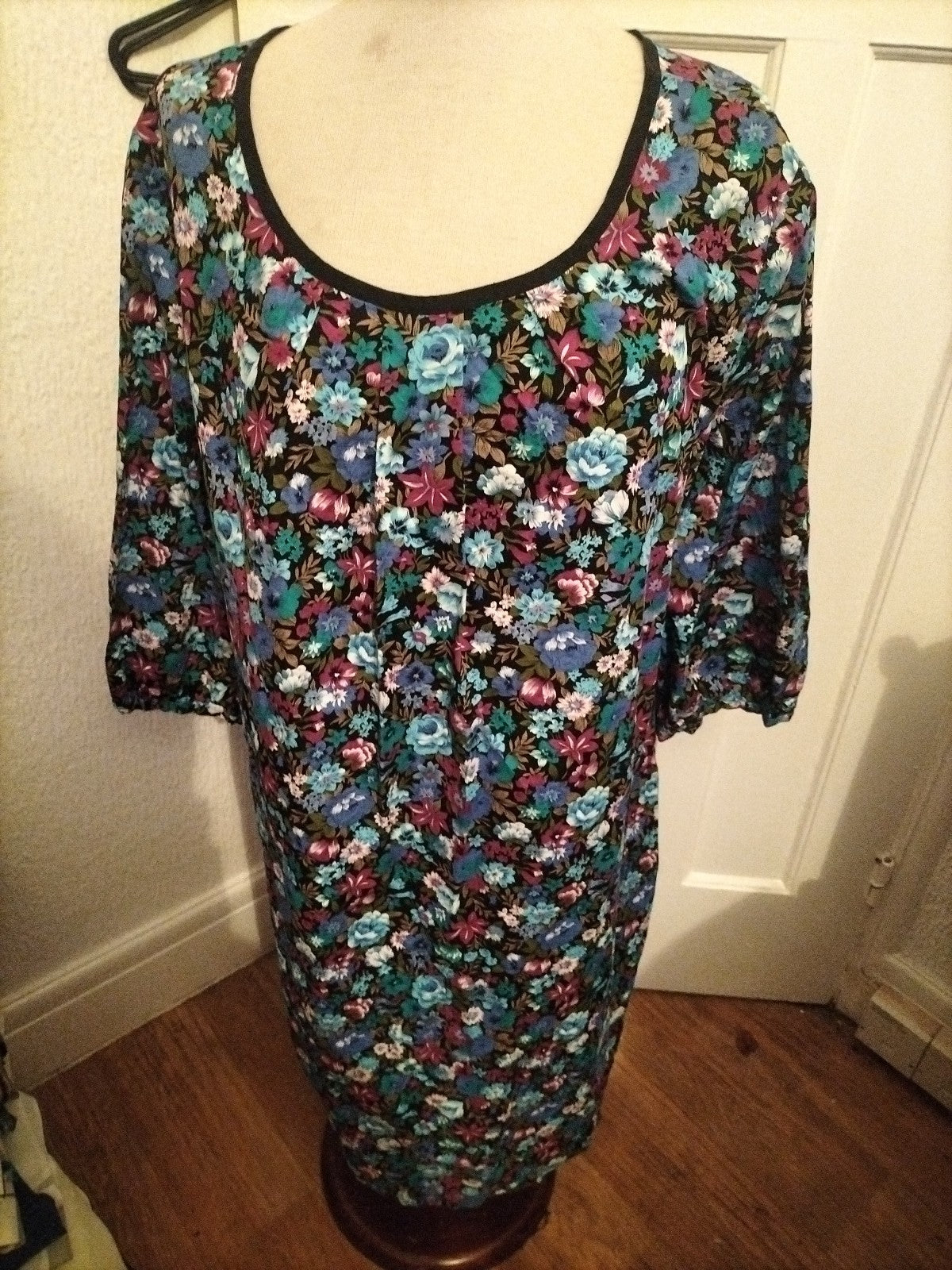 Ladies Vintage Size Large Multicoloured Floral Long Sleeved Dress