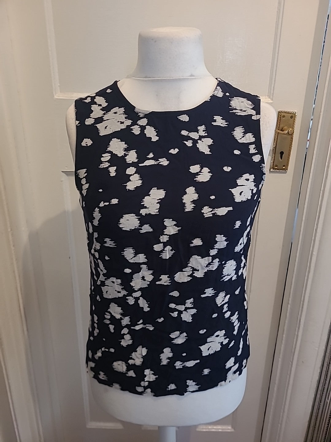 Ladies Autograph Size 12 Navy Mix With White Sleeveless Blouse