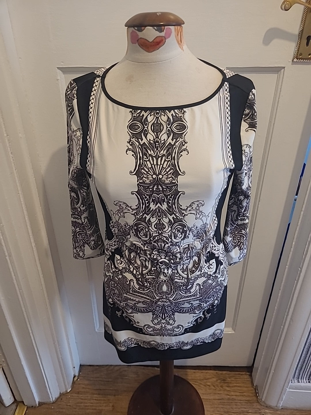 Ladies Wallis Size Small Grey Black Cream Aztec Style Long Sleeved Dress