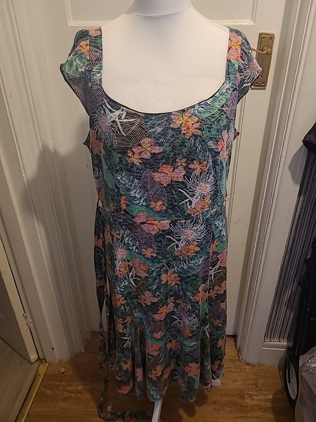 Ladies Size Large Green And Pink Floral Sleeveless Lined Dress