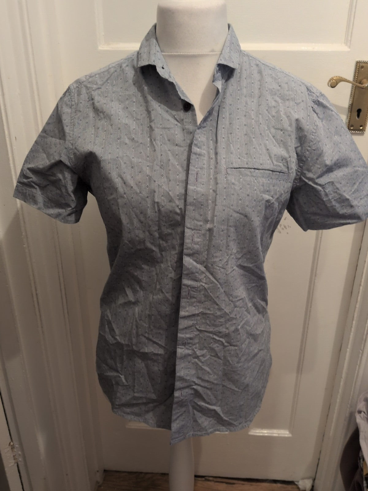 Mens Burton Size Medium Fitted Blue Pattern Short Sleeve Shirt
