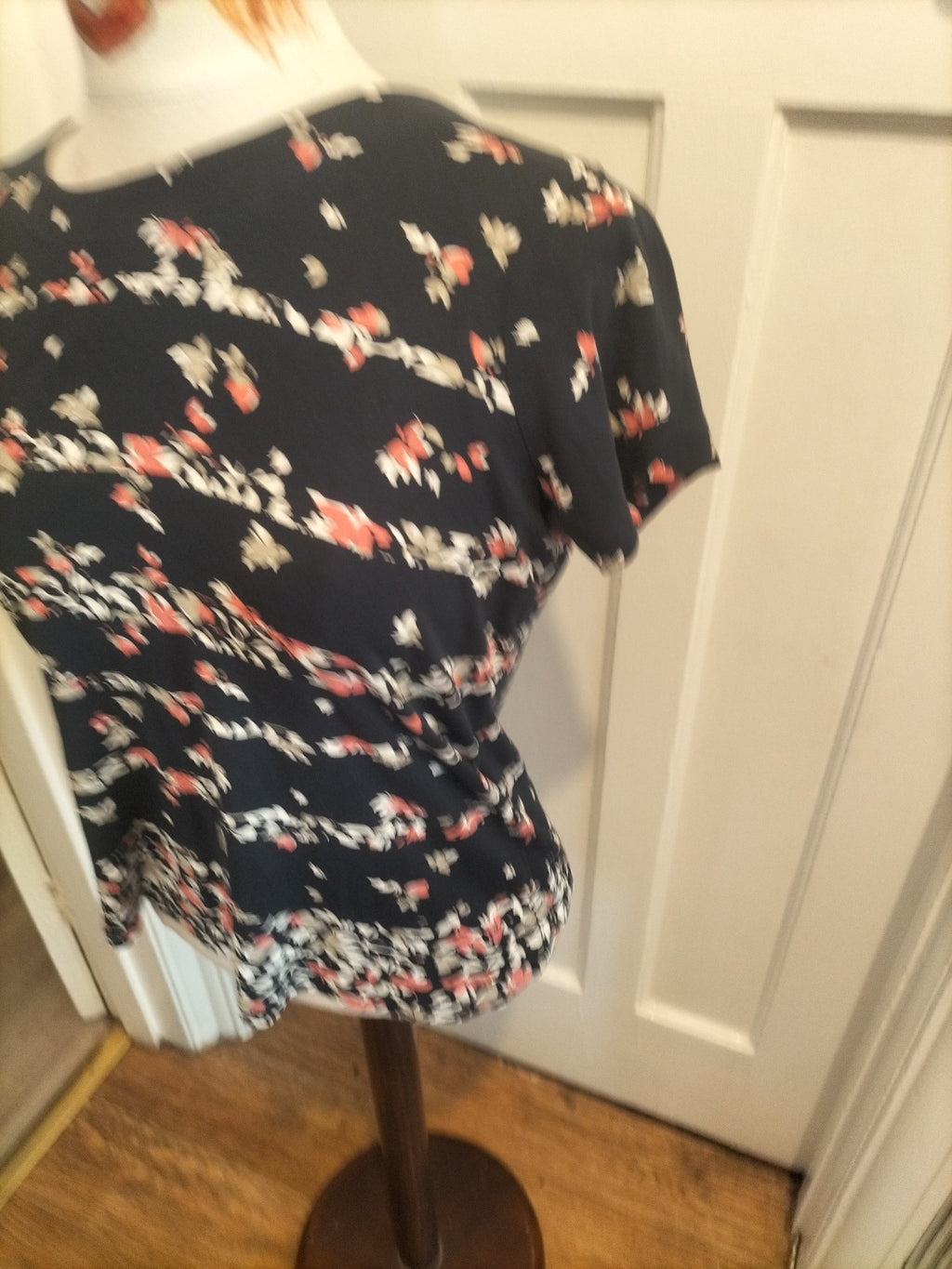 Ladies Maine Size 14 Black Floral Short Sleeved Tshirt