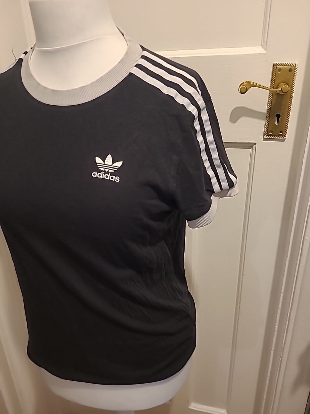 Ladies Adidas Size 6 Black Short Sleeved Tshirt