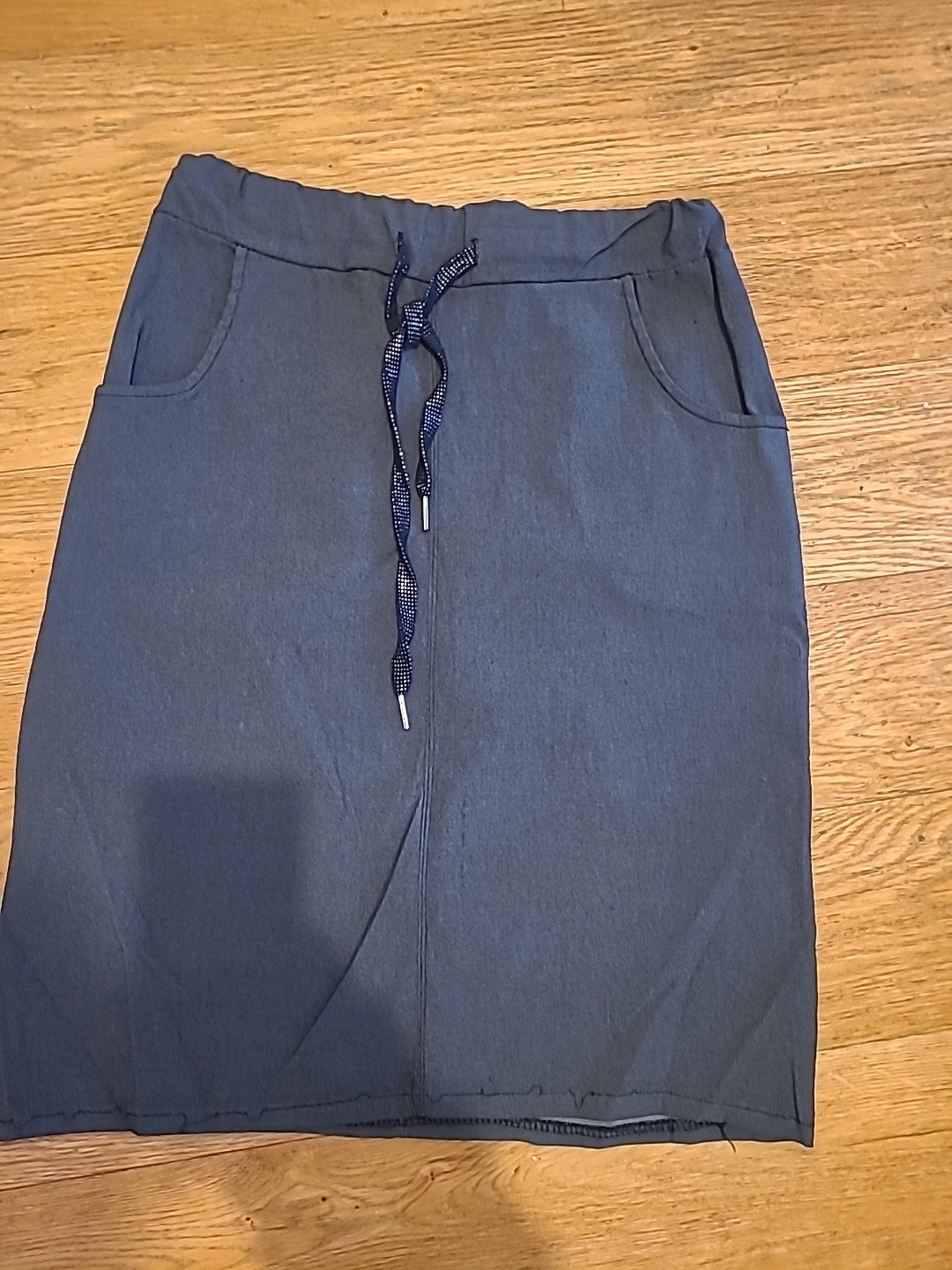 Ladies Size 8 Grey Elasticated Pencil Skirt