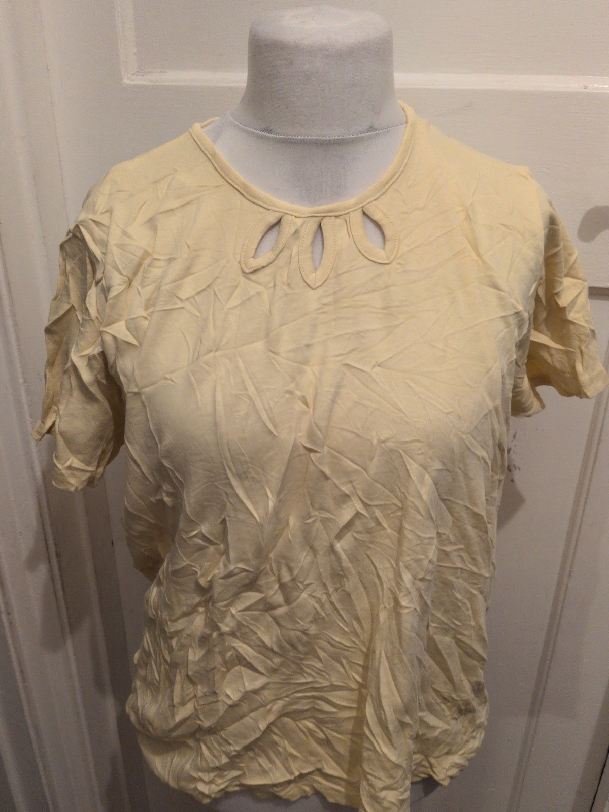 Isle XL Pale Yellow Short Sleeve T-shirt