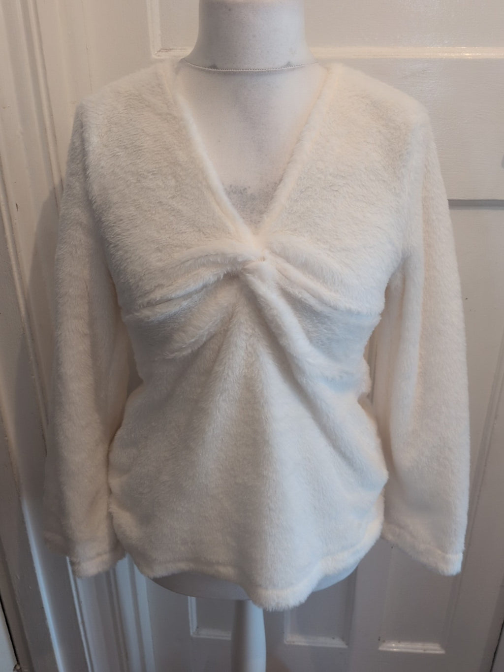 Ladies Cream Fluffy Jumper Size Large [12-14V Neckline With Twist Free Delivery