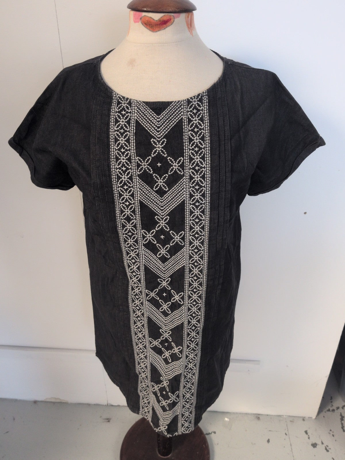 Tu 12 Grey With White Embroidery Short Sleeve Blouse