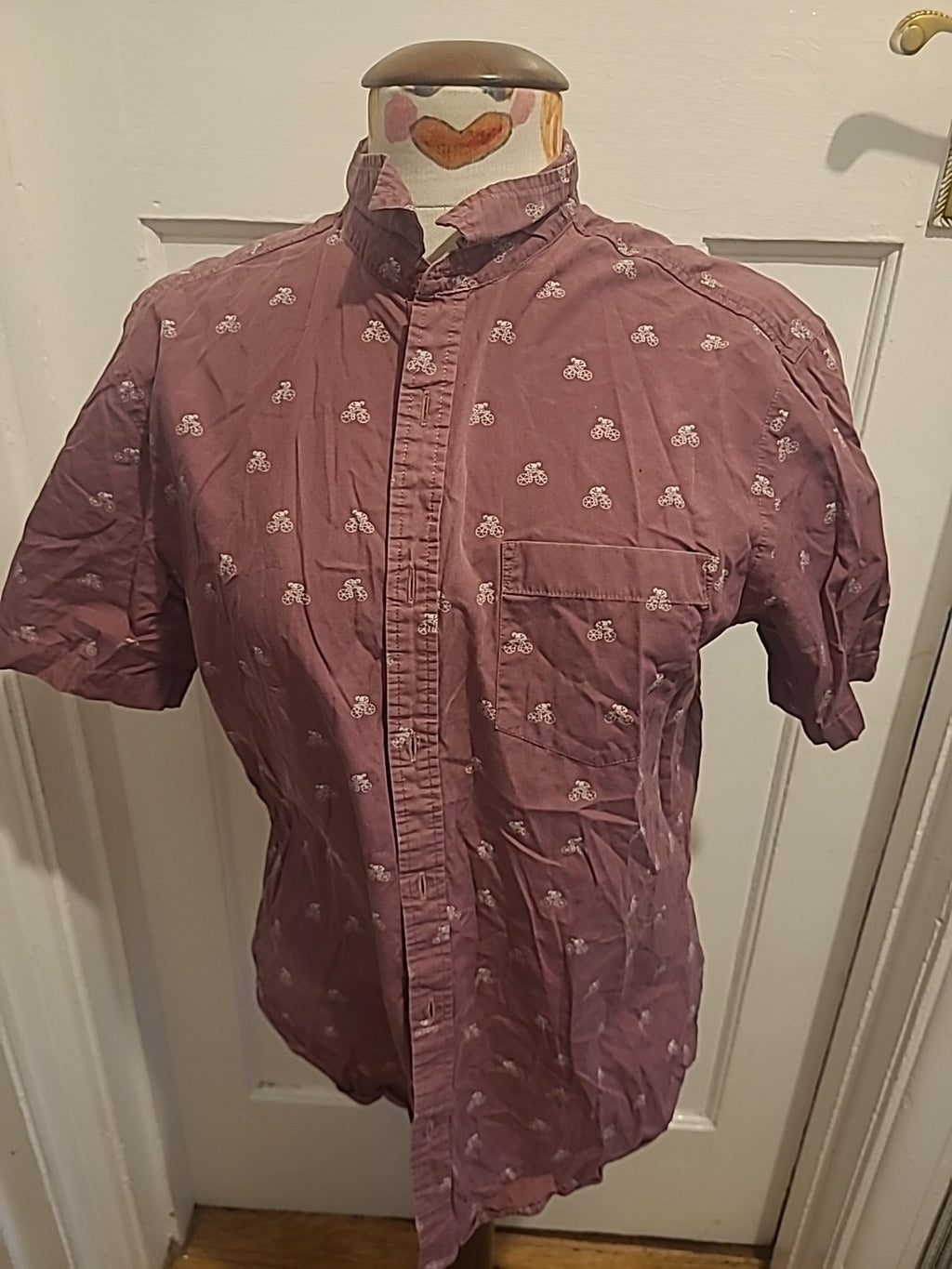 Mens Burton Size Medium Purple Short Sleeve Shirt.