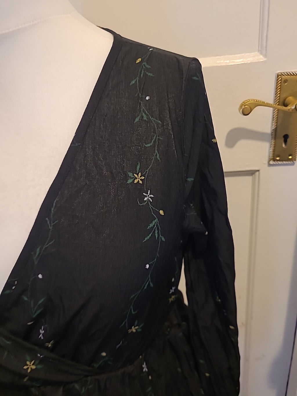 Ladies Shein Size Small Black/Green/White Floral Long Sleeved Blouse