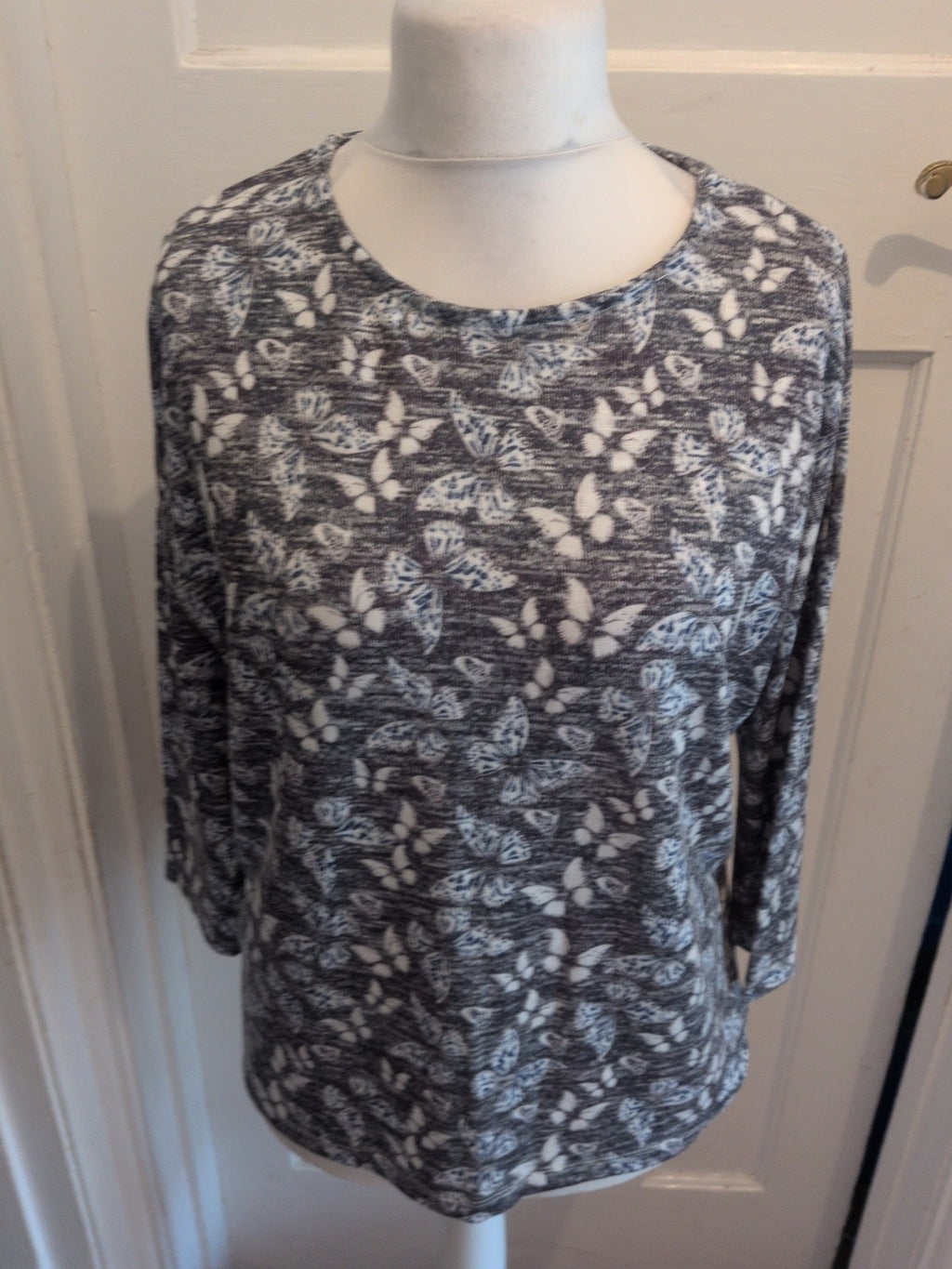 Ladies Tu Size 14 Grey Fleck Butterfly Long Sleeve Lightweight Jumper