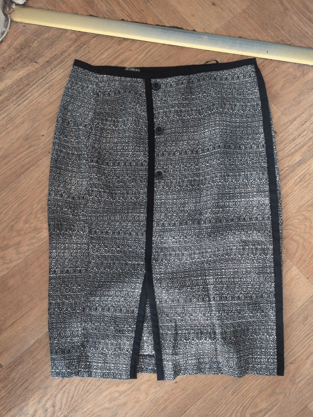 Tu 12 Black And White Flecked Front Split Skirt Midi-Long