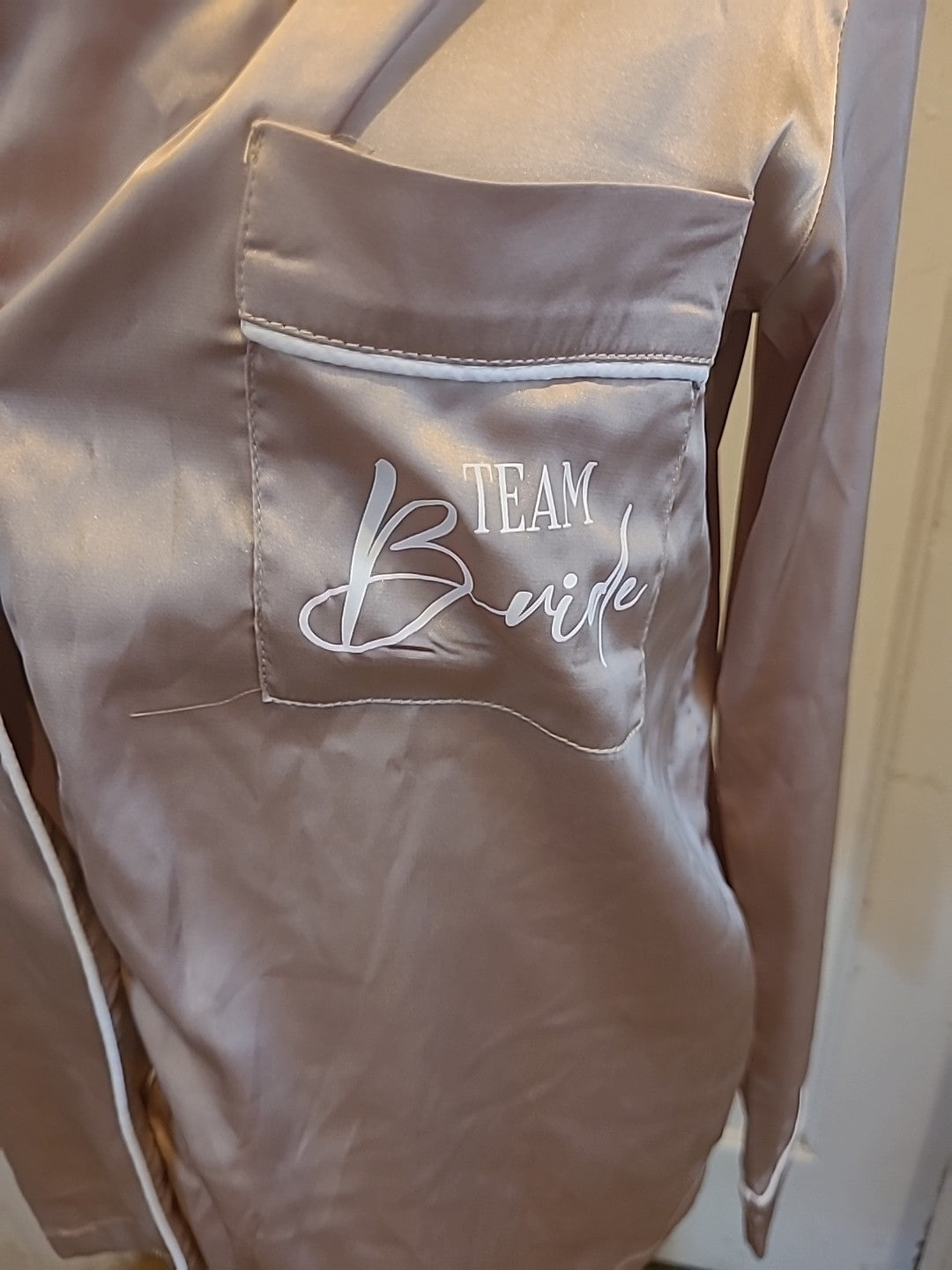 Ladies Inthestyle Size 6 Gold Bride Team Silky Night Shirt