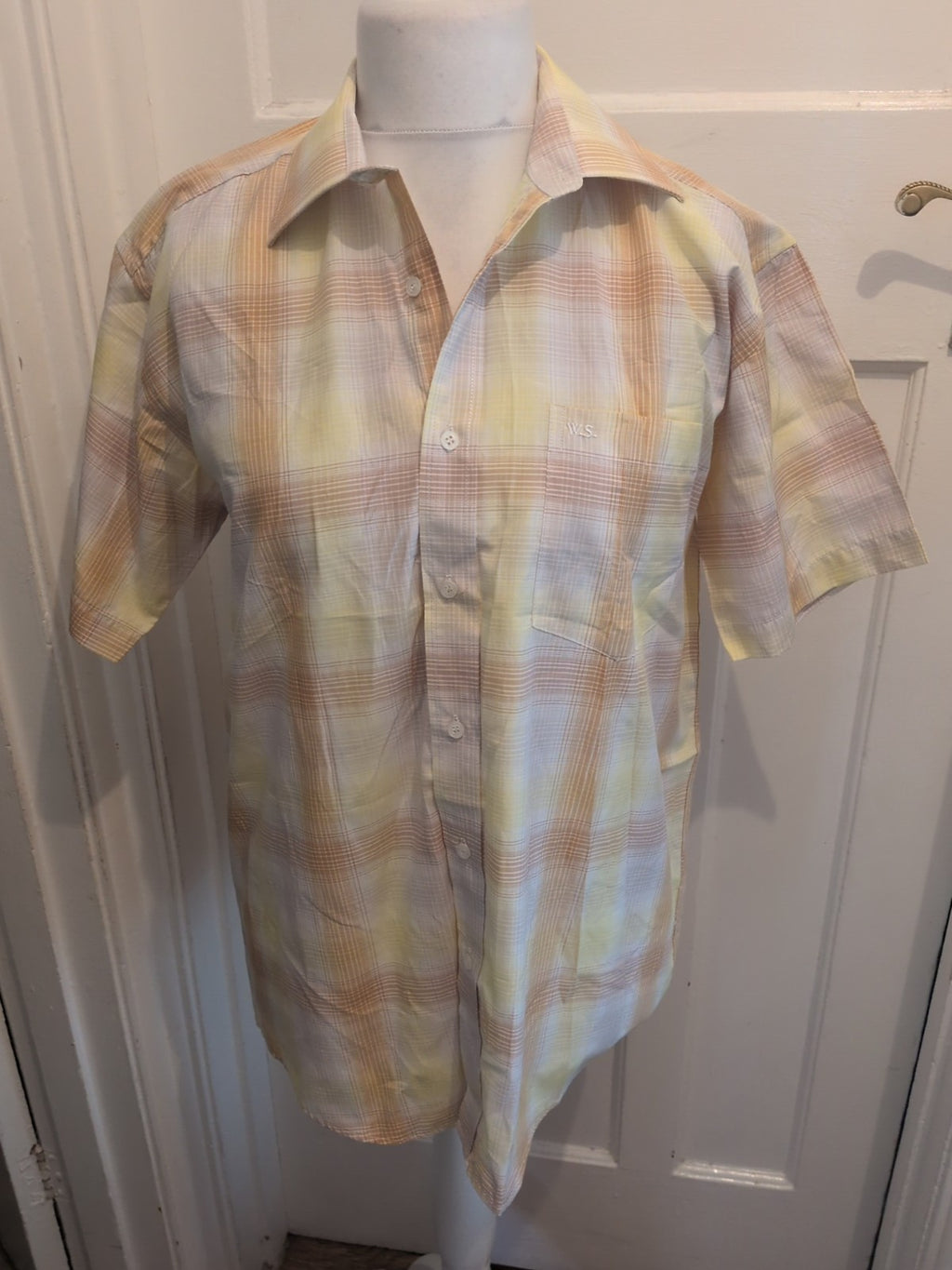 Willerby Smith 16" Yellow And Orange Short Sleeve Shirt