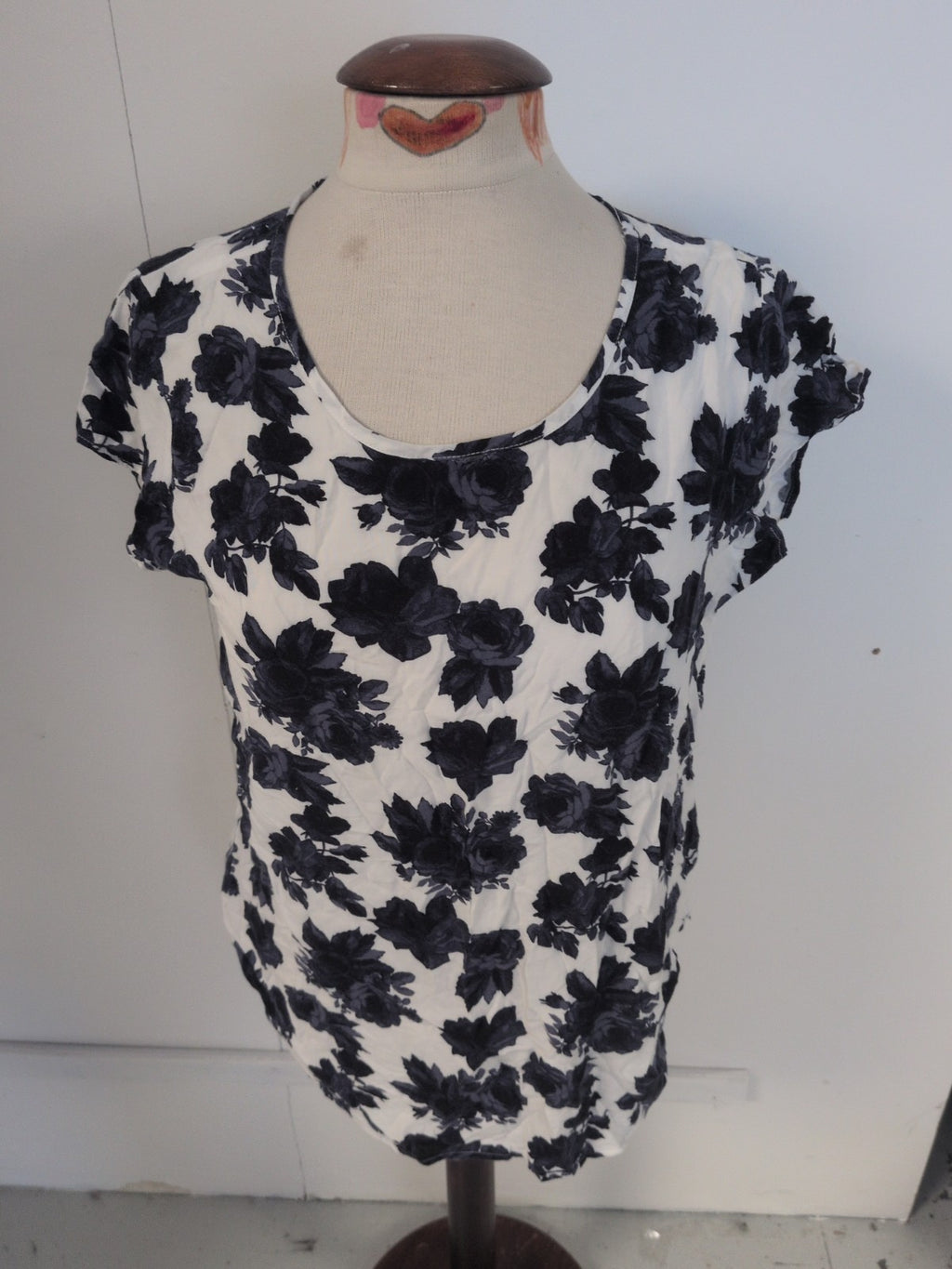 Vero Moda Large Purple And White Floral Short Sleeve Blouse