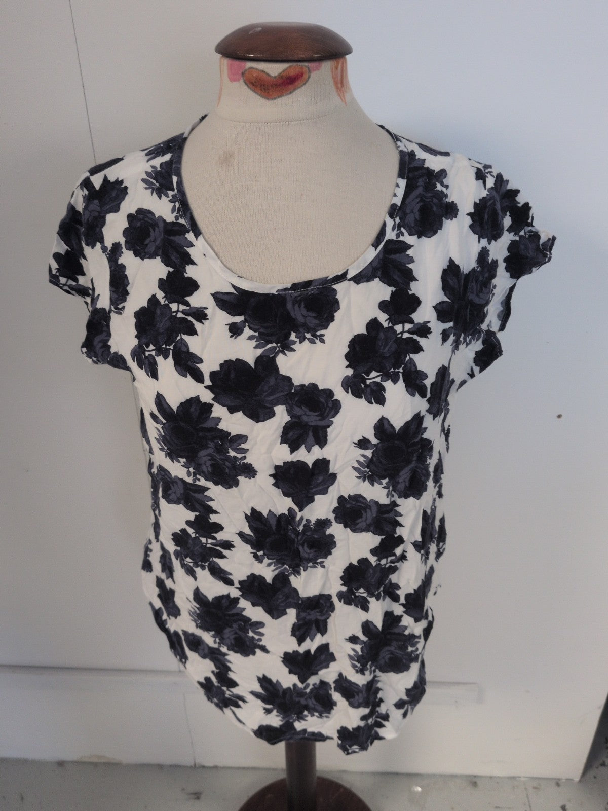Vero Moda Large Purple And White Floral Short Sleeve Blouse