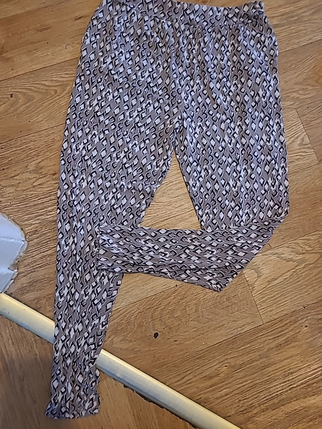 Ladies M&Co Size 10 Bland Purple And White Elasticated Leggings