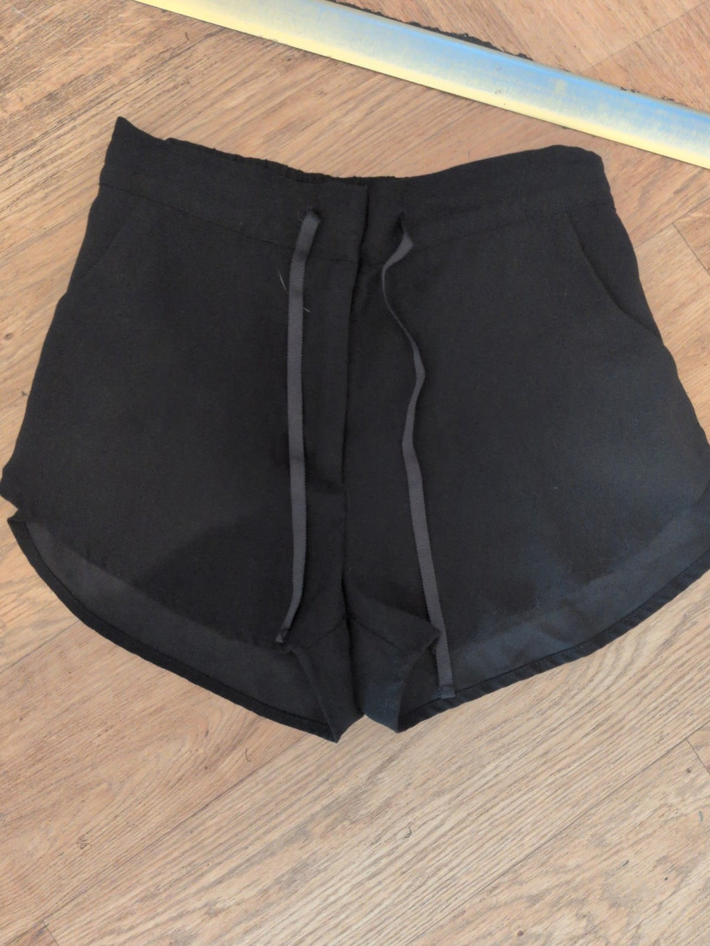 Ladies H&M Size 10 Black Elasticated Shorts