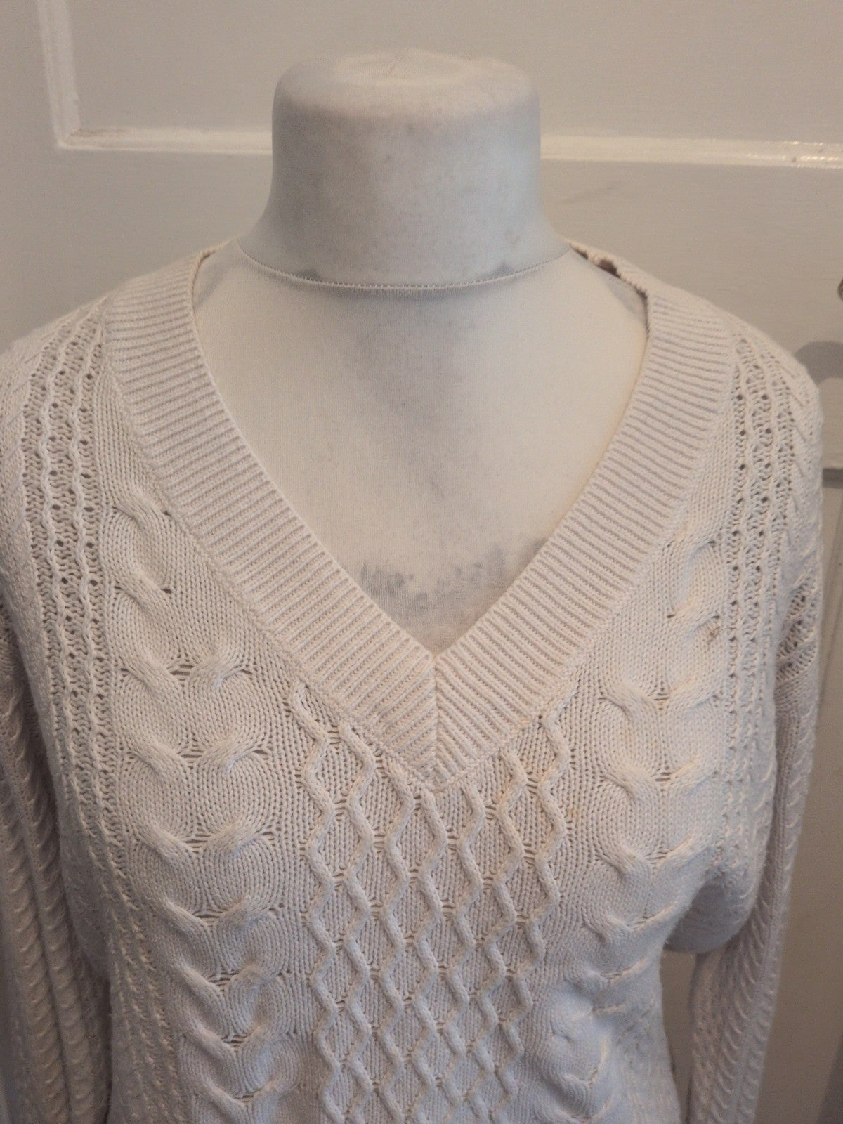Ladies Tu Size 14 White Knit V Neck Long Sleeve Jumper(Small Marking)