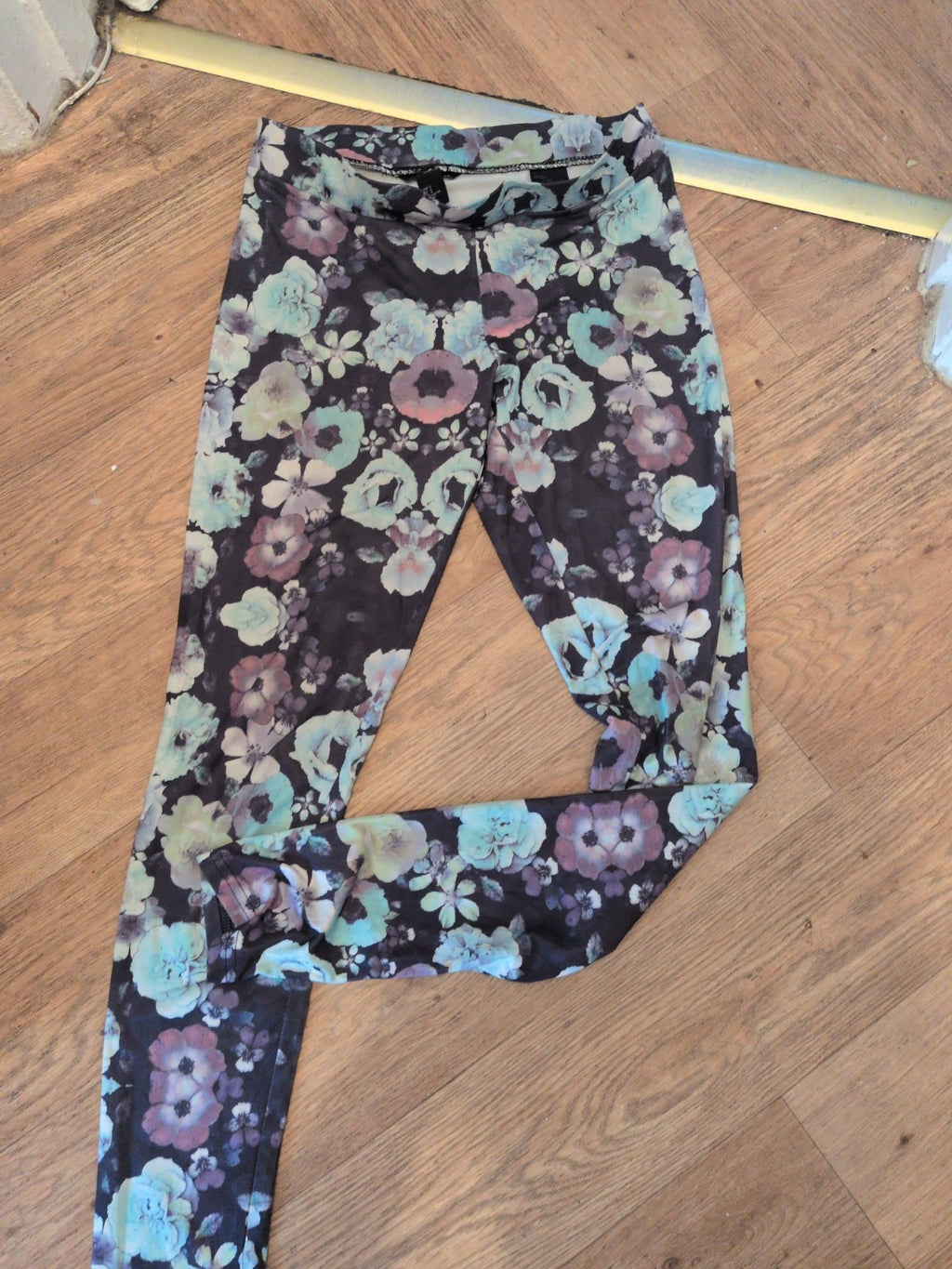 Ladies H&M Size Small Floral Leggings
