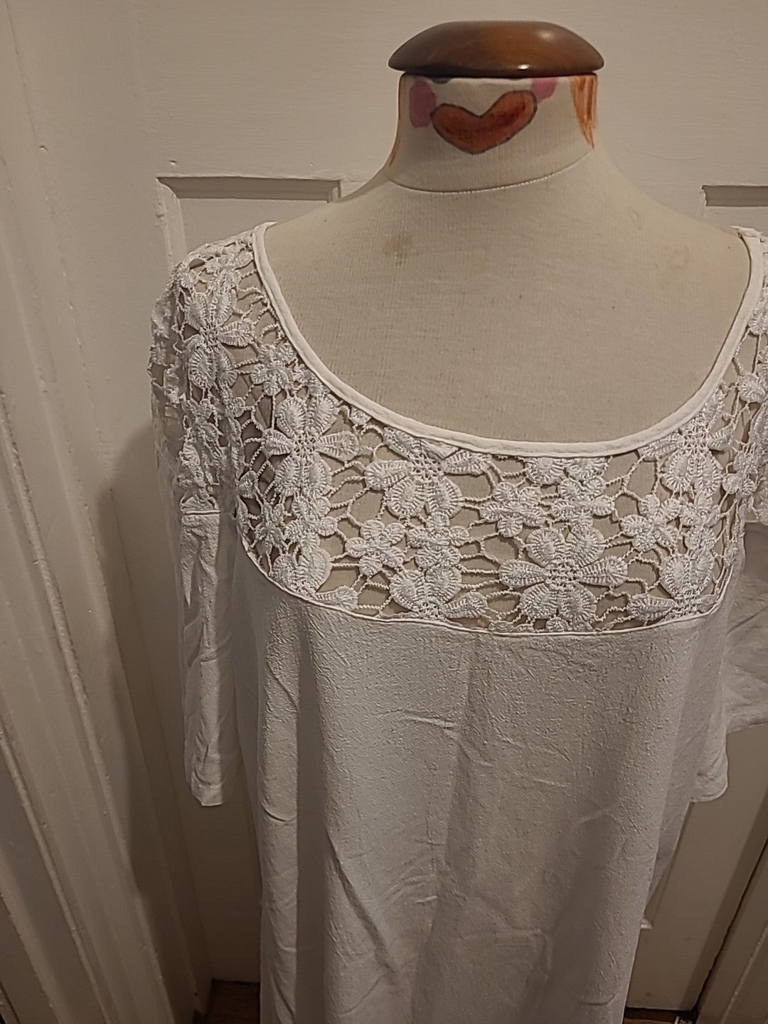 Ladies Size 4XL White Floral Lace Short Sleeved Dress