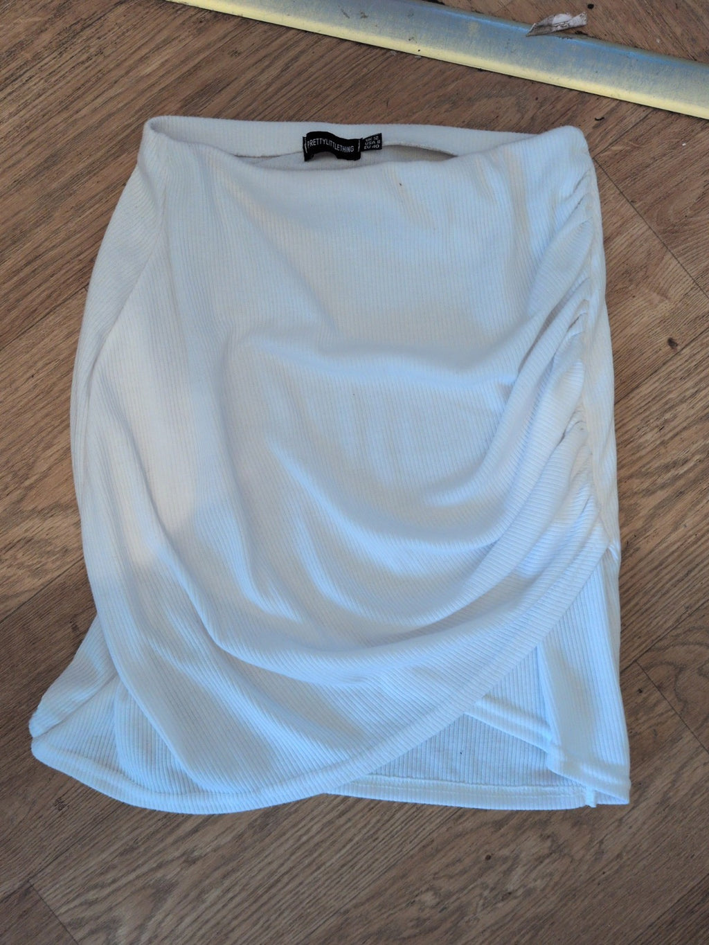 Prettylittlething 12 White Short Ruched Skirt