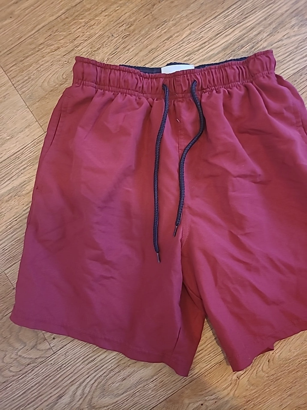 Mens Moutain Warehouse Size Small Red Mesh Lined Shorts
