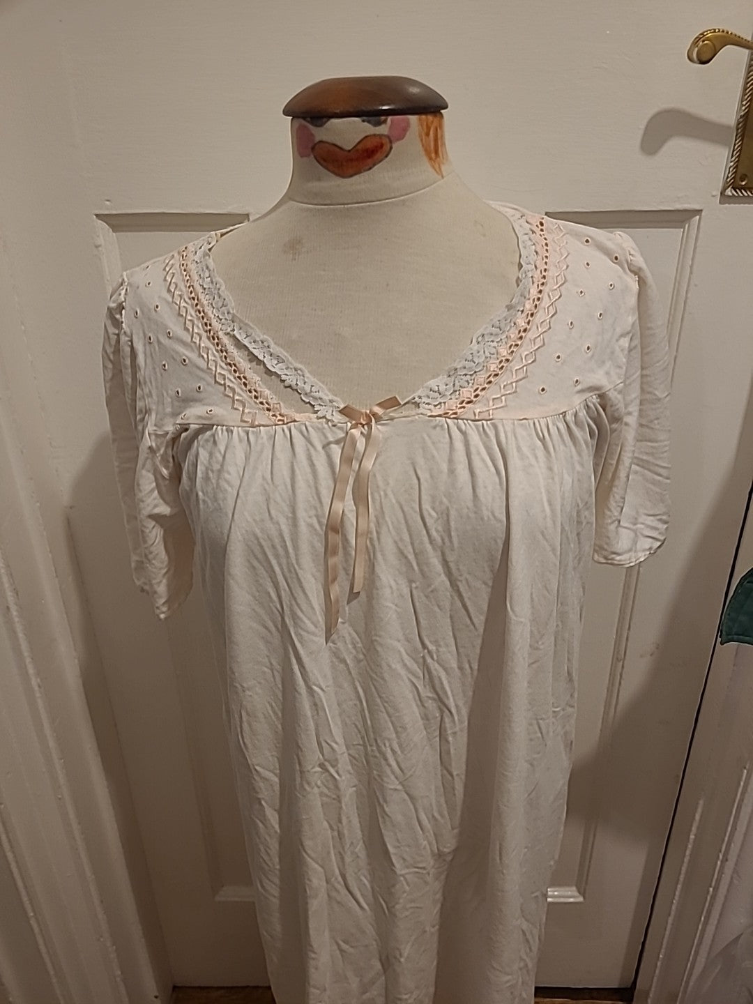 Ladies Canda Size 10-12 Ivory Short Sleeved Nighty