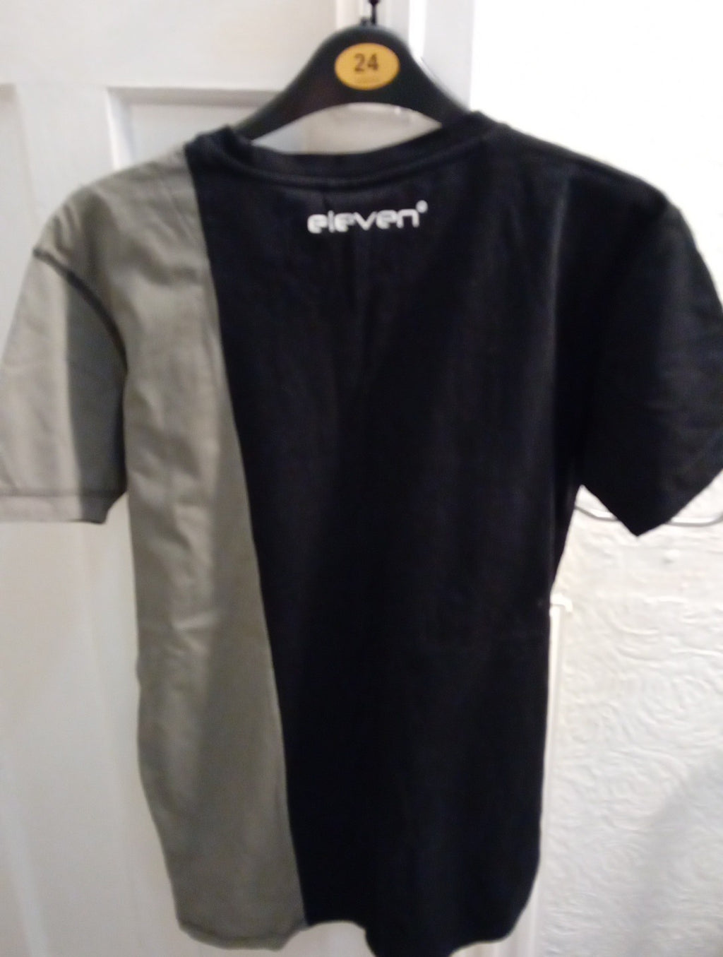 Mens T.shirt Size Small Eleven Grey/black