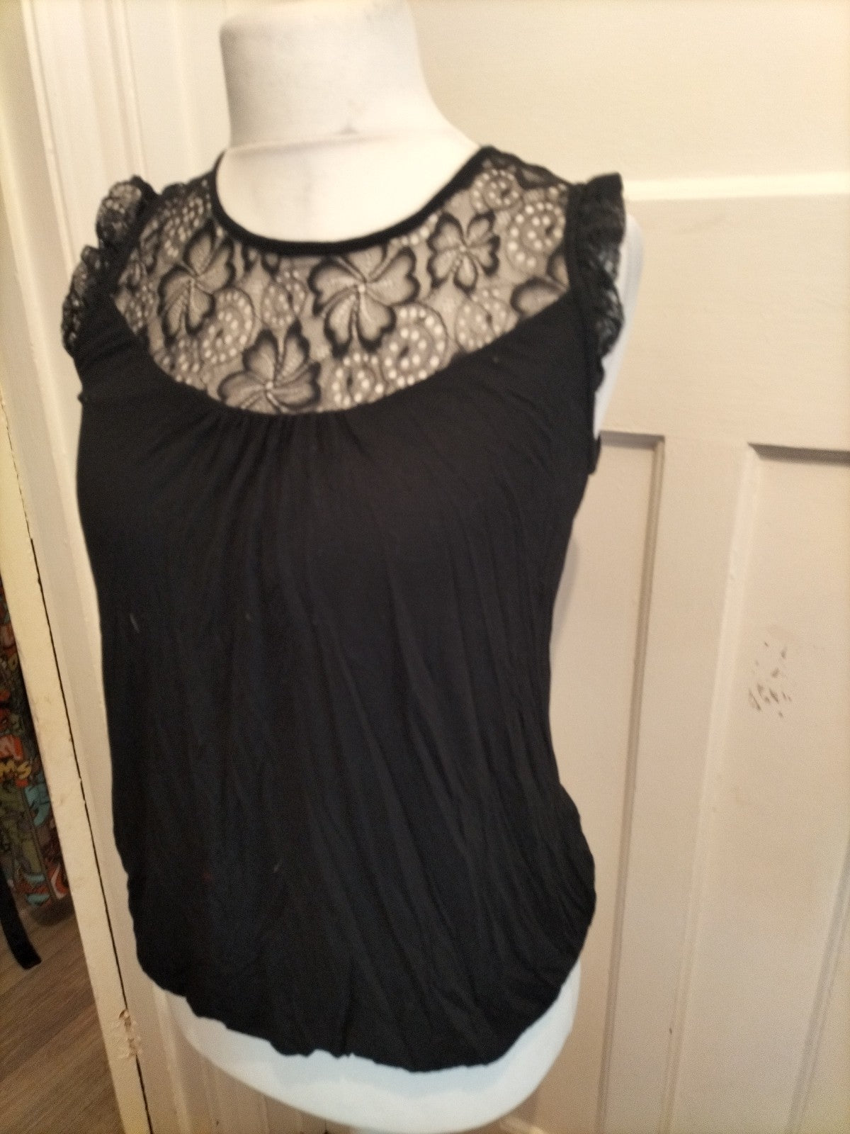 Ladies Wallis Size Small Black Lace Sleeveless Blouse