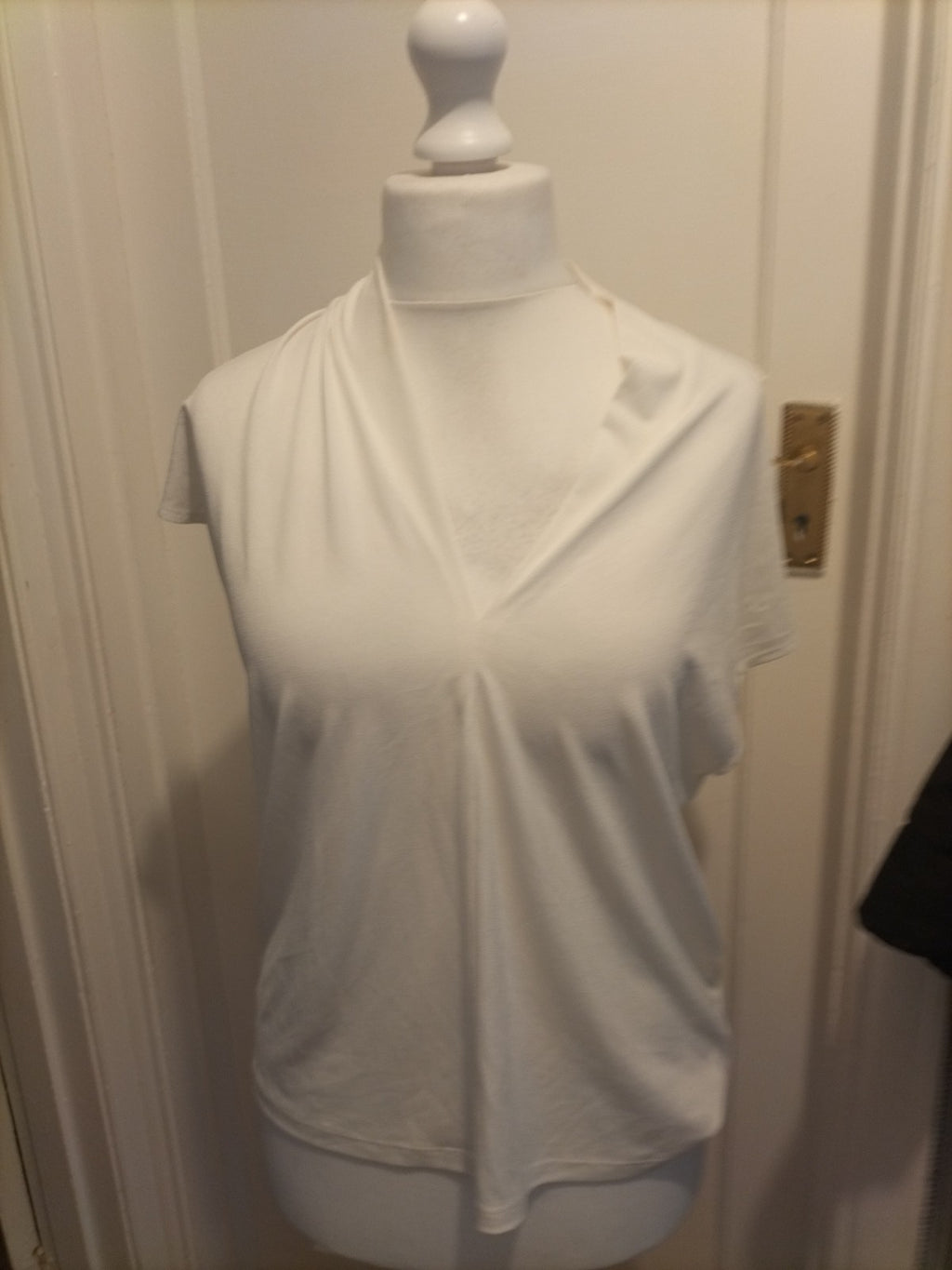 Ladies H&M Size Medium White V Neck Short Sleeved Blouse