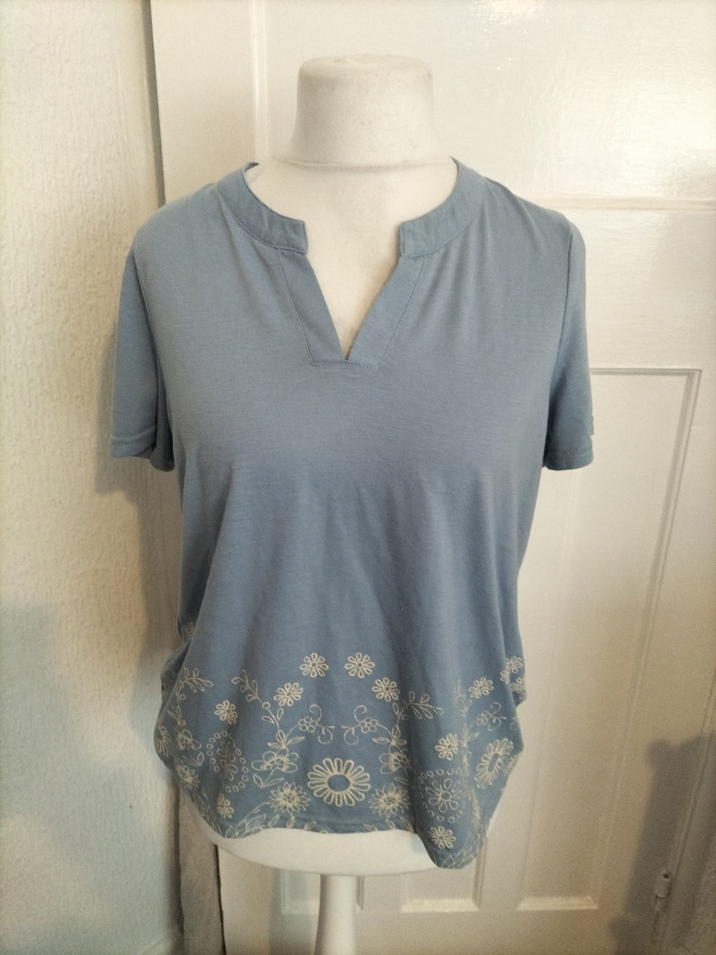 Ladies Bonmarche Size 14 Blue With Embroidery Floral Short Sleeved Blouse