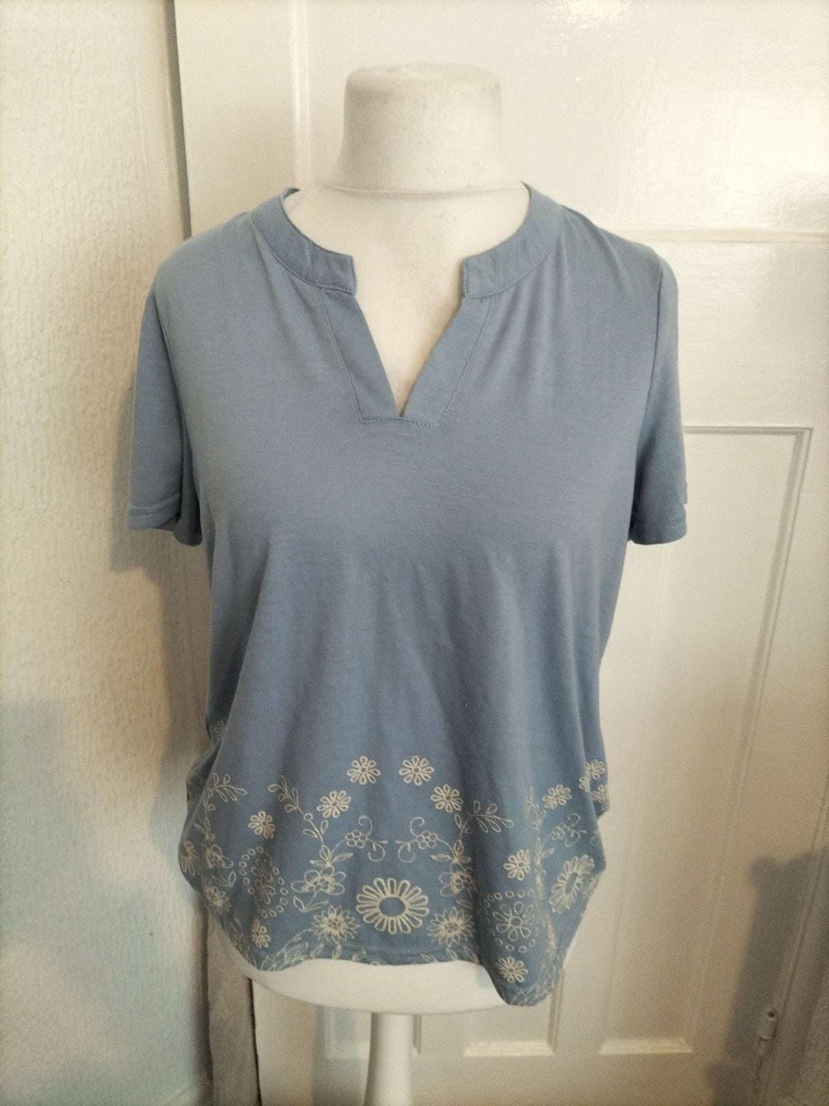 Ladies Bonmarche Size 14 Blue With Embroidery Floral Short Sleeved Blouse