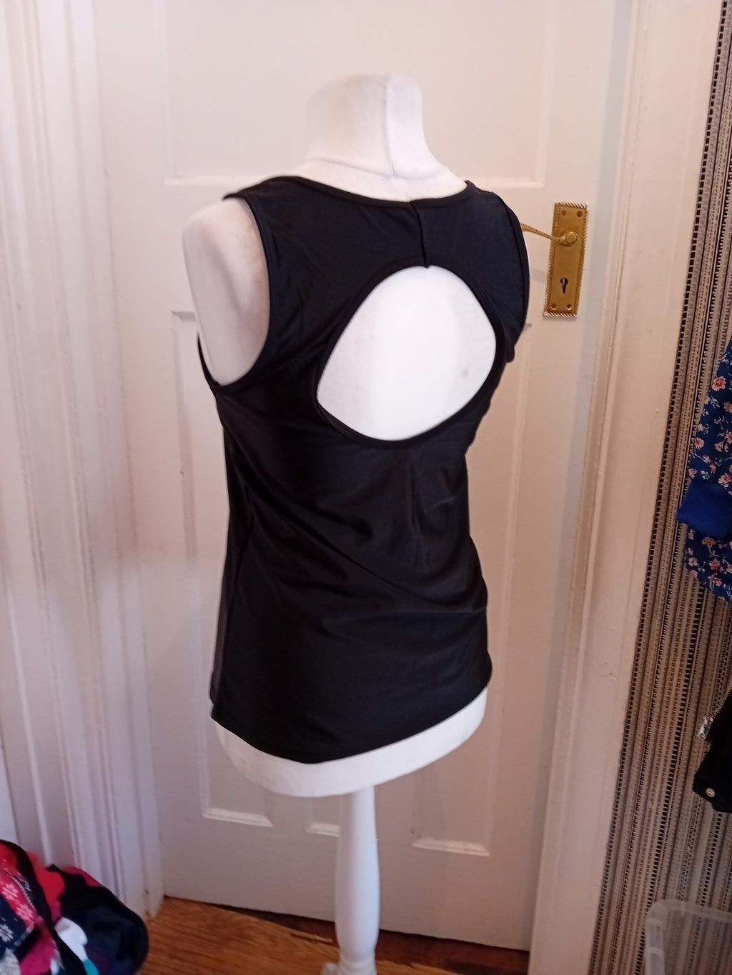 XL Black Gym Top Sleeveless Open Space On Back
