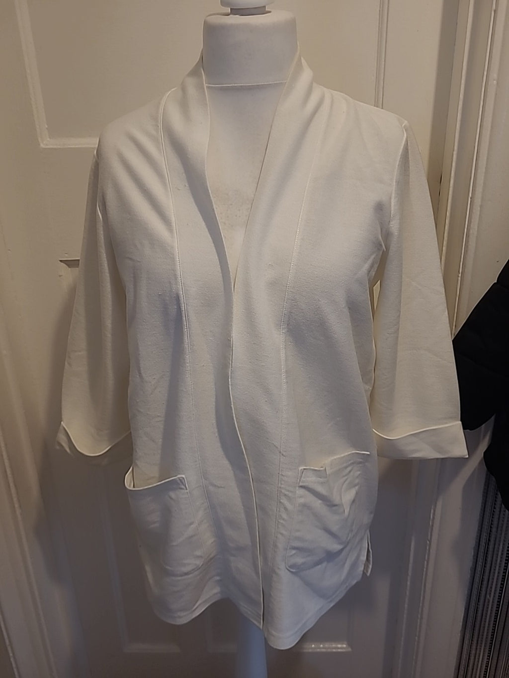 Ladies Damart Size 14-16 White Open Cardigan