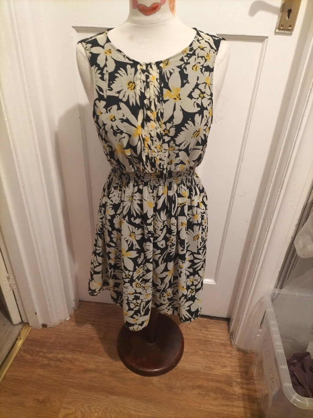 Ladies Zara Size Large Black Sleeveless White/Yellow Dress