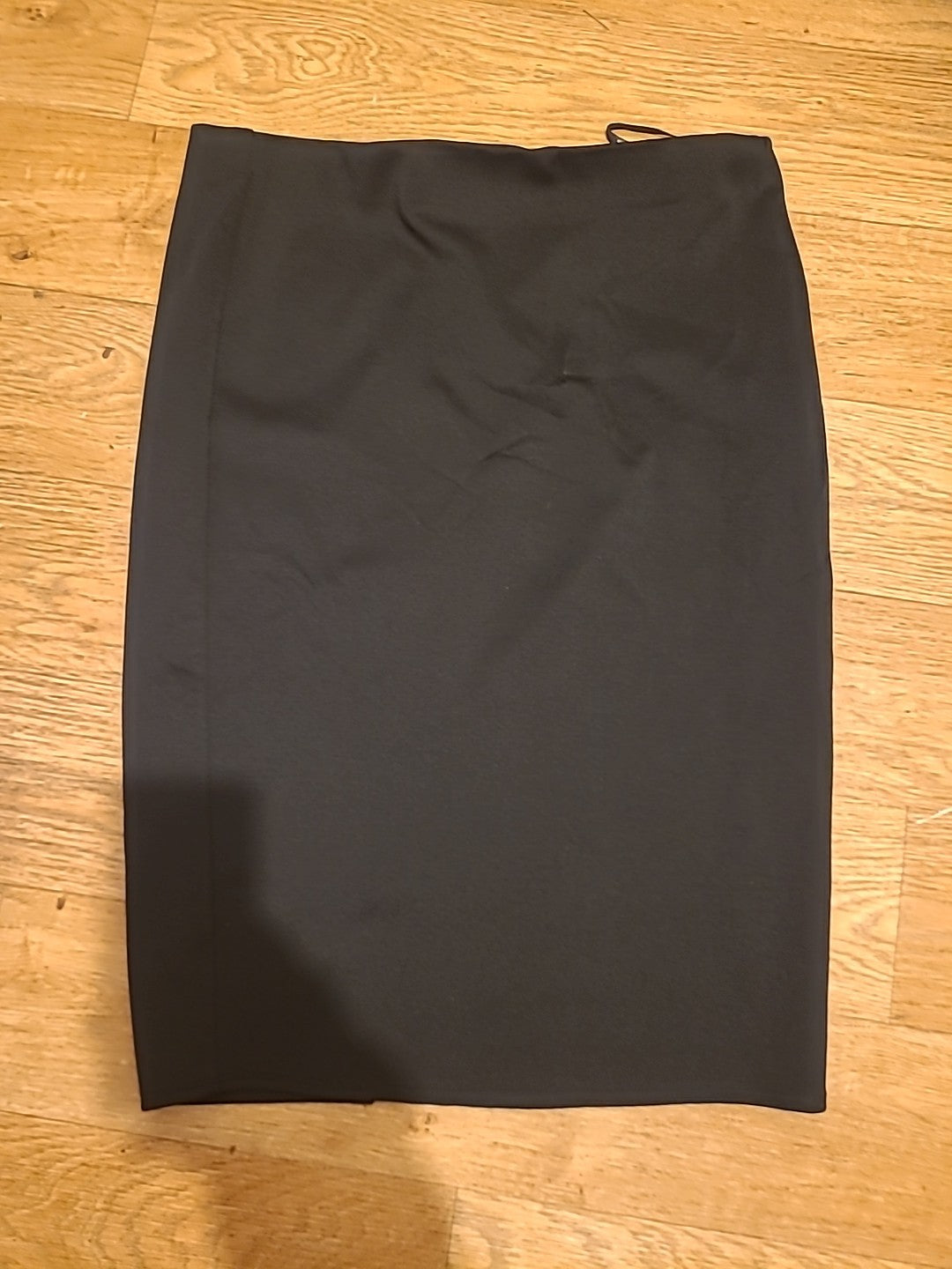 Ladies Dorothy Perkins Size 16 Black Zipped Skirt