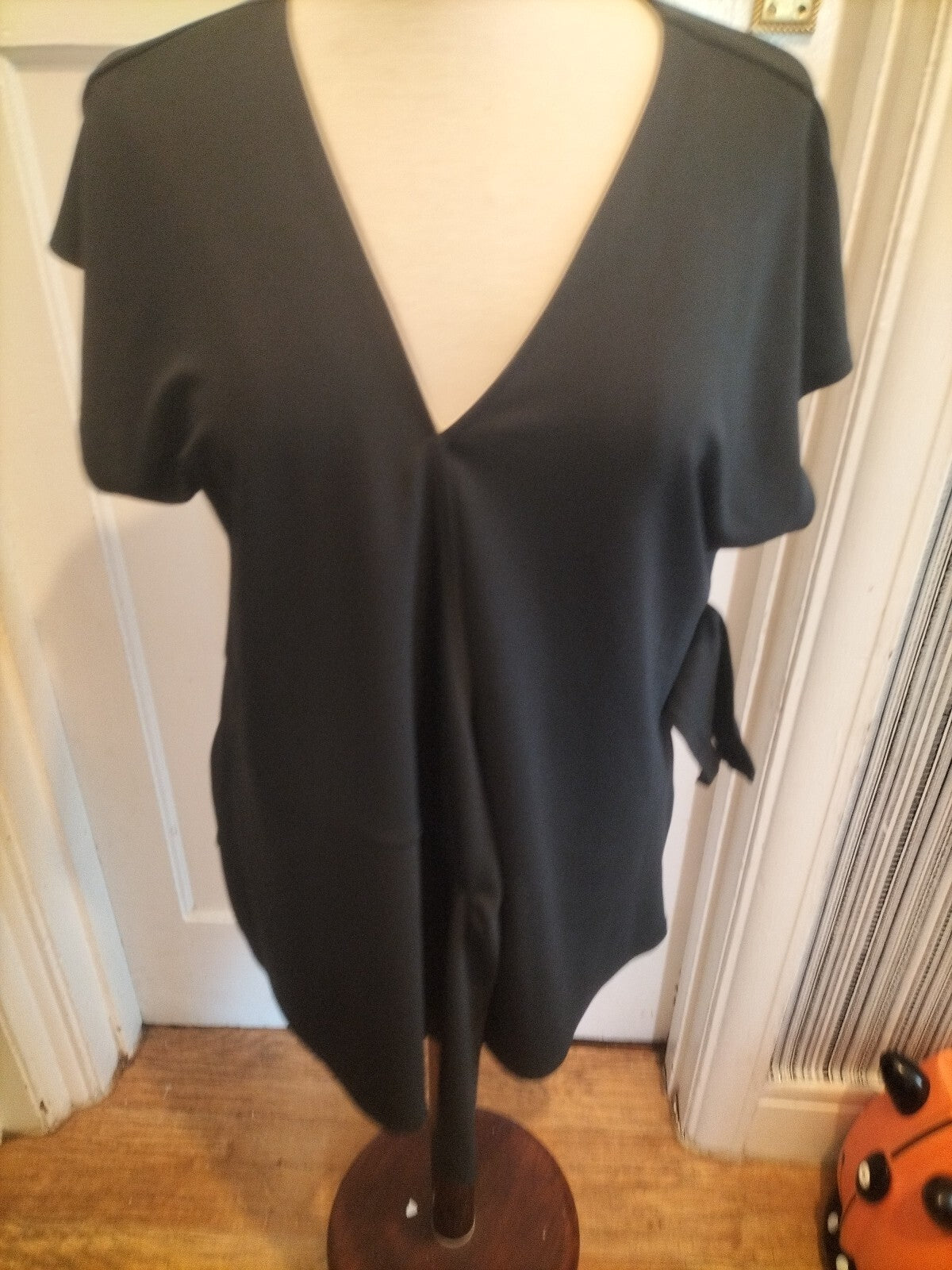 Ladies Marks And Spencer Size Medium Black V Neck Sleeveless Middle Pleat Blouse