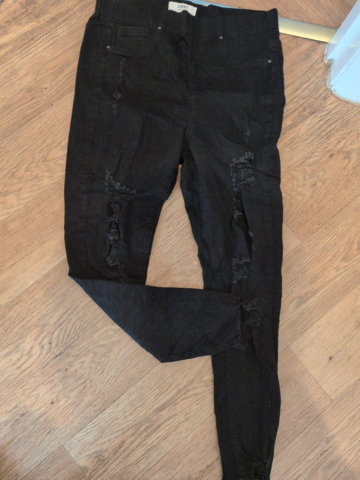 Yours 18 "Jenny" Black Ripped Jegging