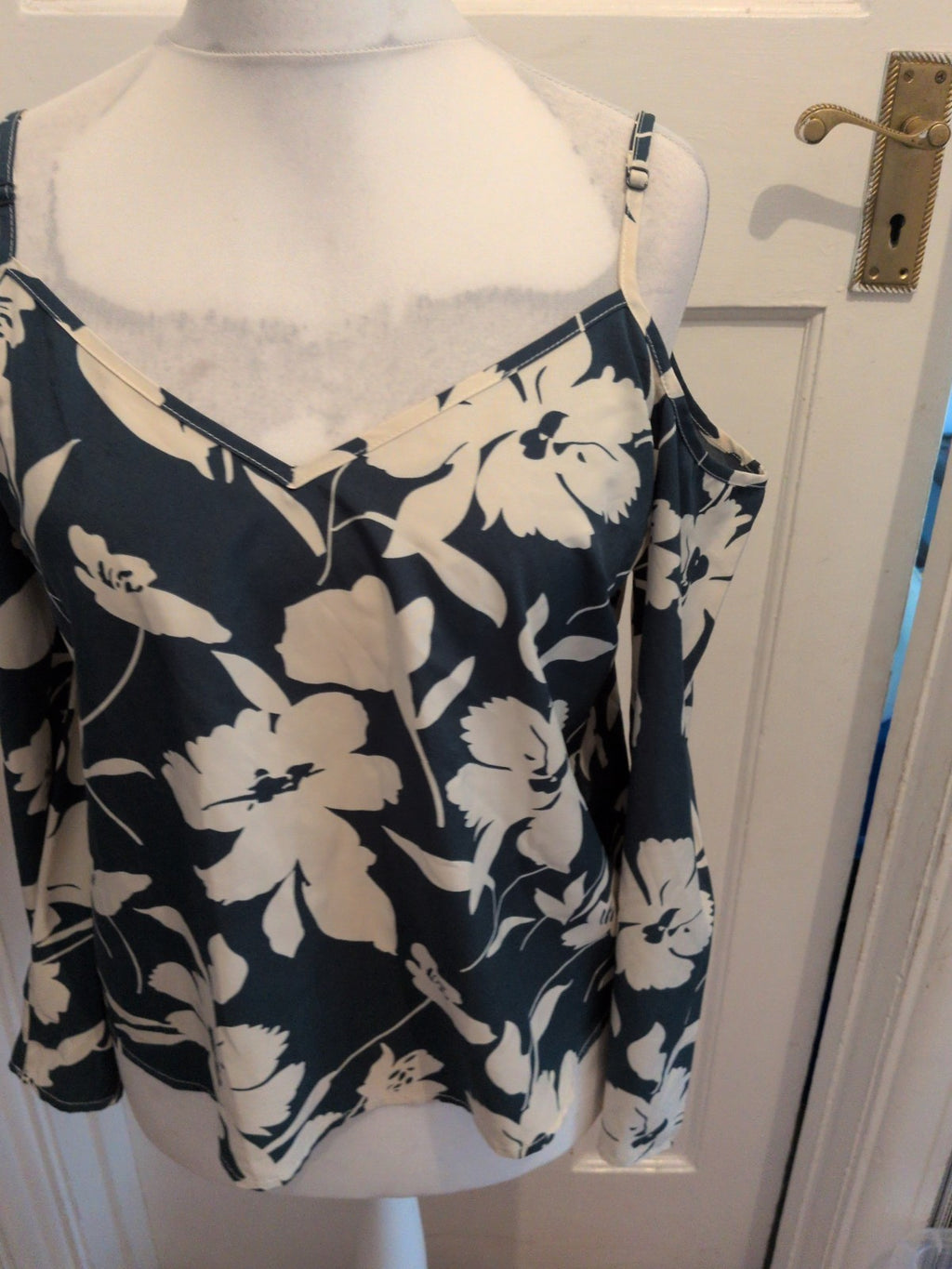 XL Green And White Floral Open Shoulder Long Sleeve Blouse