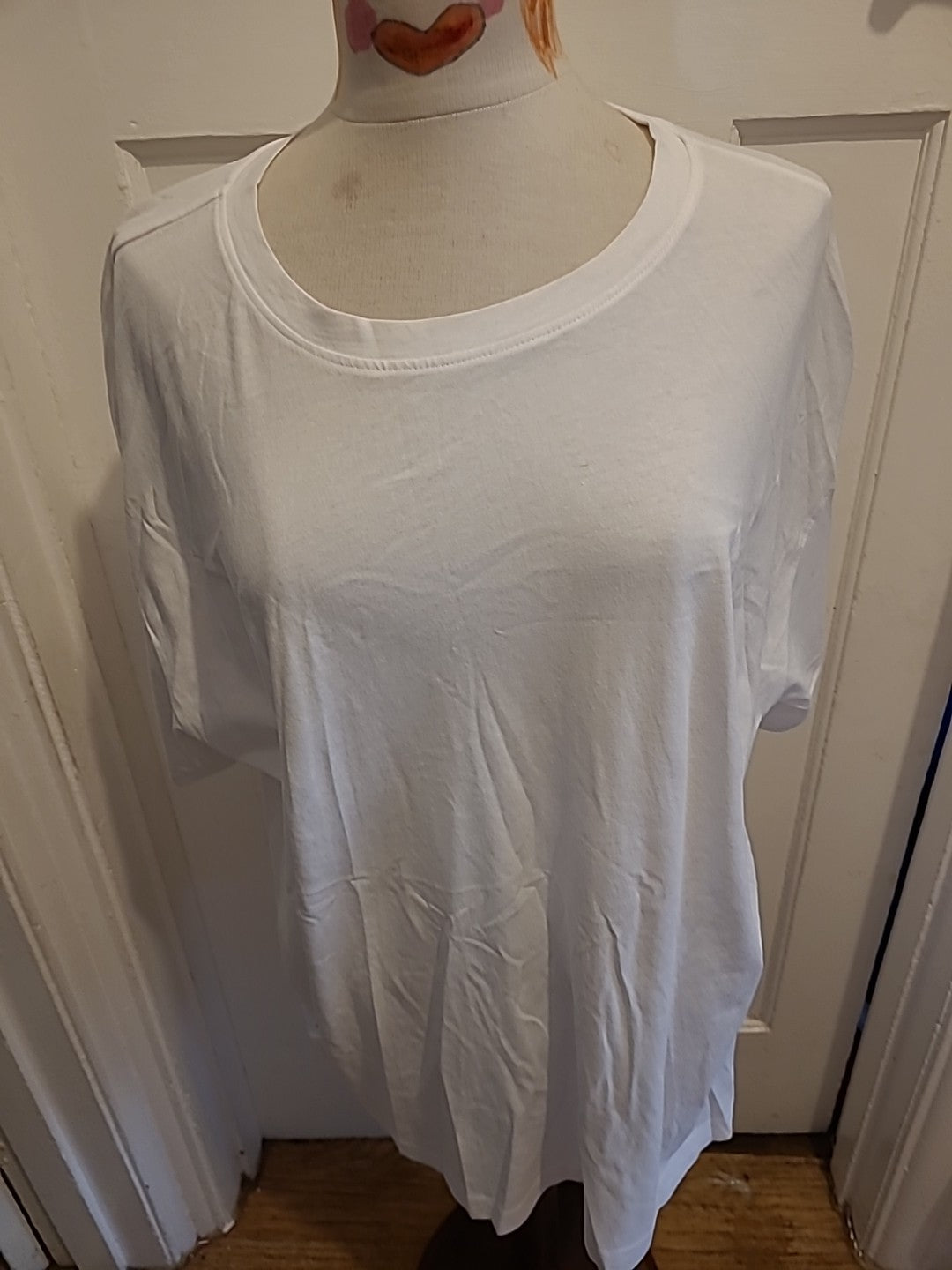 Ladies Papaya Size XL White Round Neck Short Sleeved Oversized Tshirt