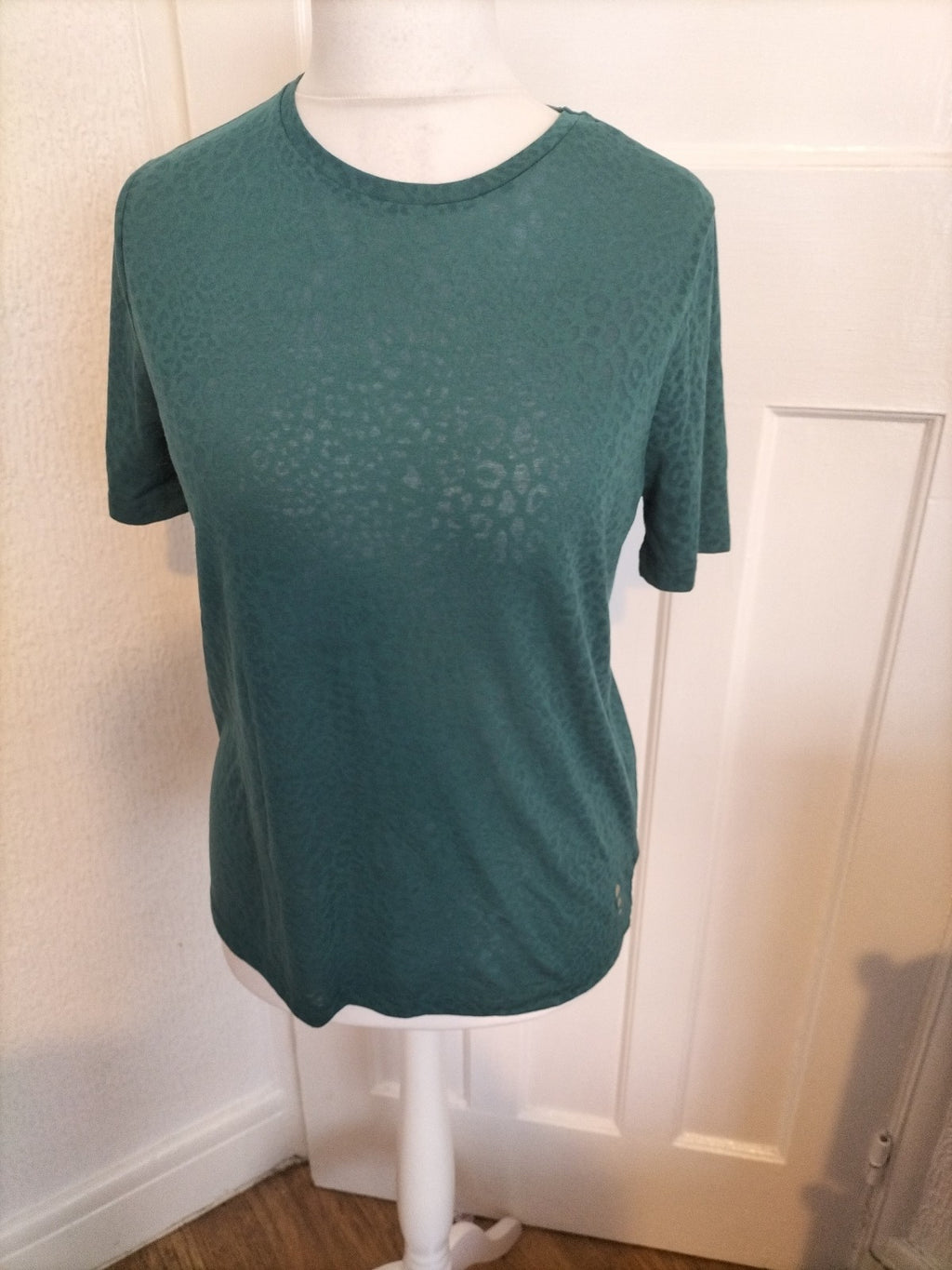 Ladies Tu Size 14 Green Toned Open Back Tshirt Leopard Print