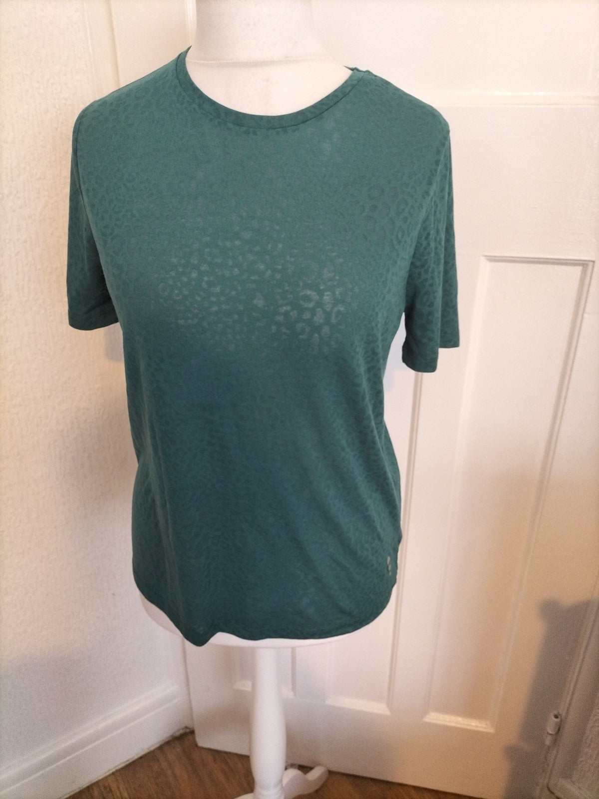 Ladies Tu Size 14 Green Toned Open Back Tshirt Leopard Print