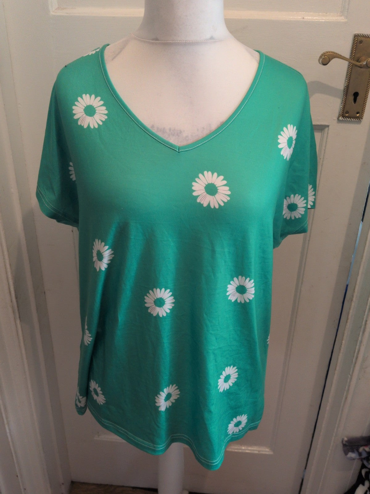 Ladies XL Green And White Floral Short Sleeve T-shirt
