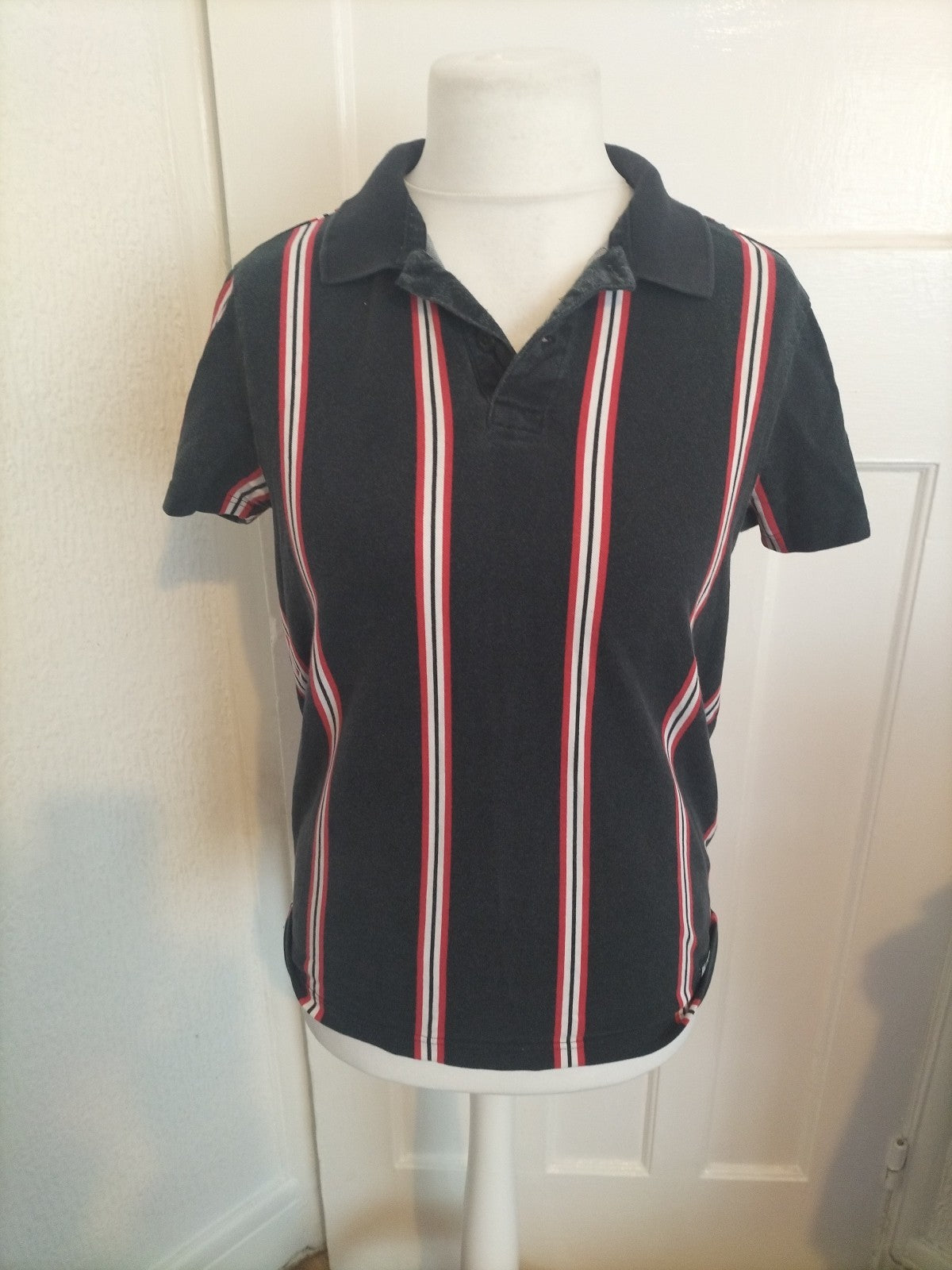 Mens Hollister Size Small Advanced Stretch Black/Red/White Fading Polo