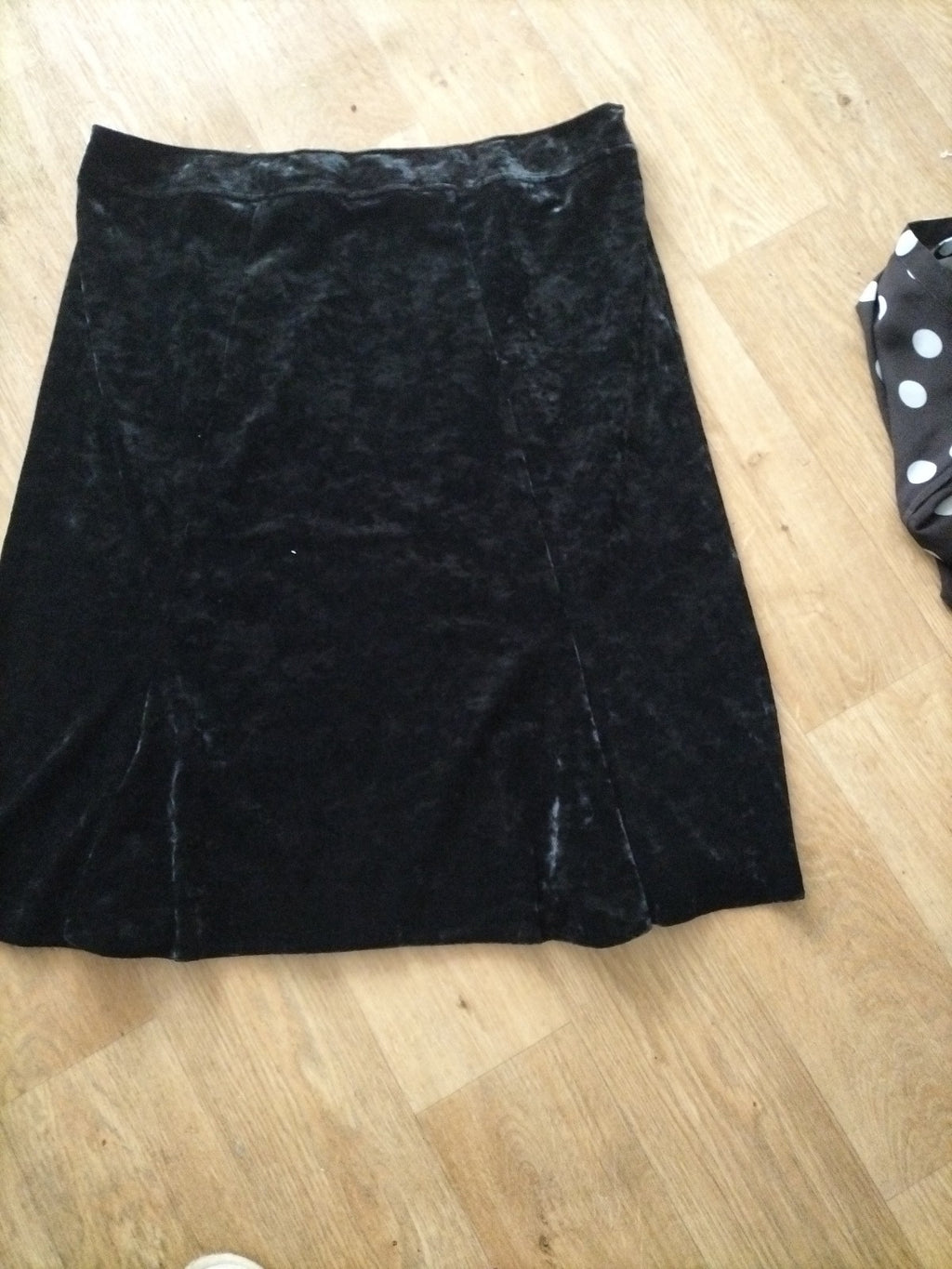 Ladies Frank Walder Size 22 Black Velvet Style Lined Skirt