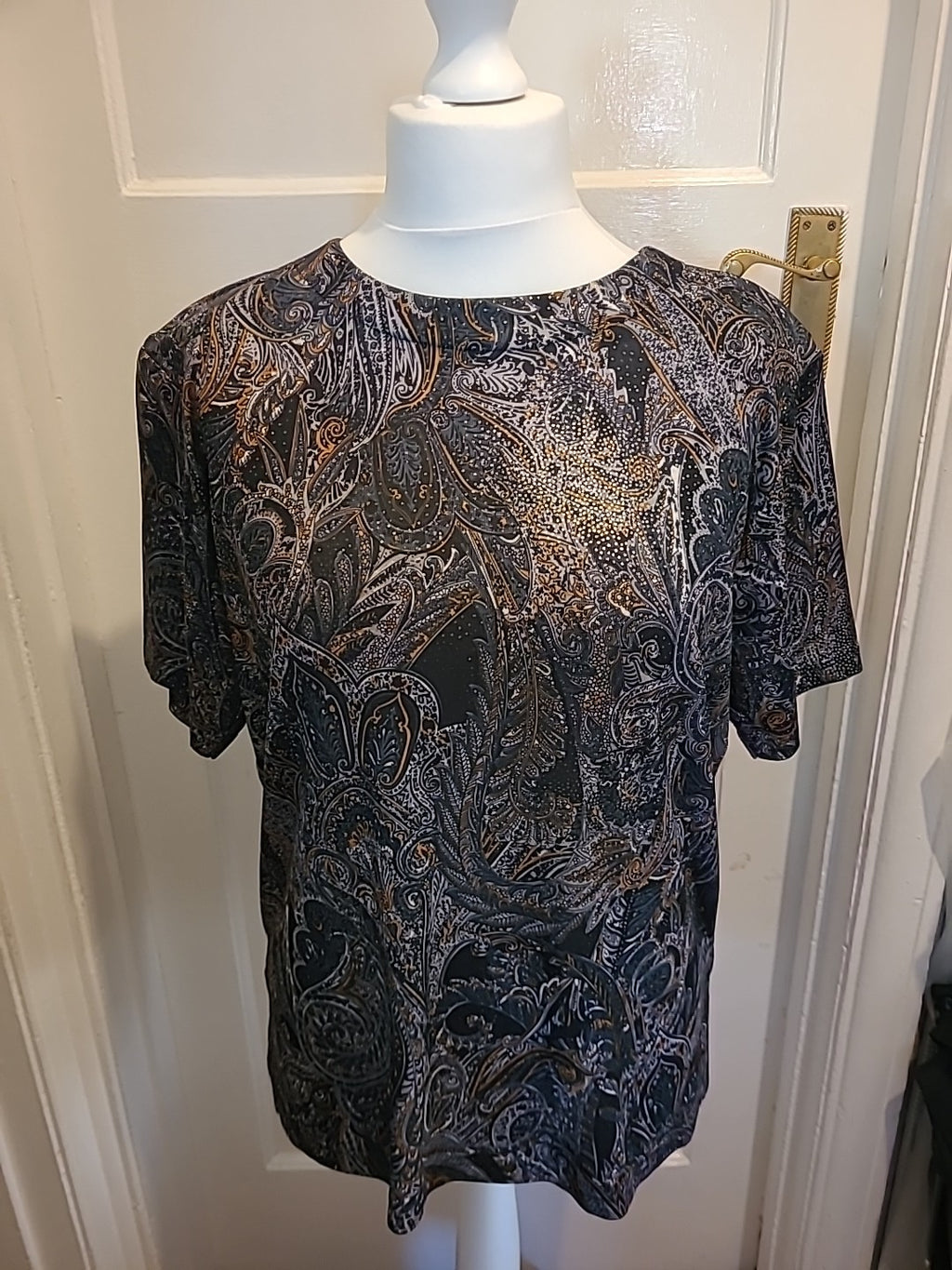 Ladies Victoria House Size Medium Multicoloured Padded Short Sleeved Tshirt
