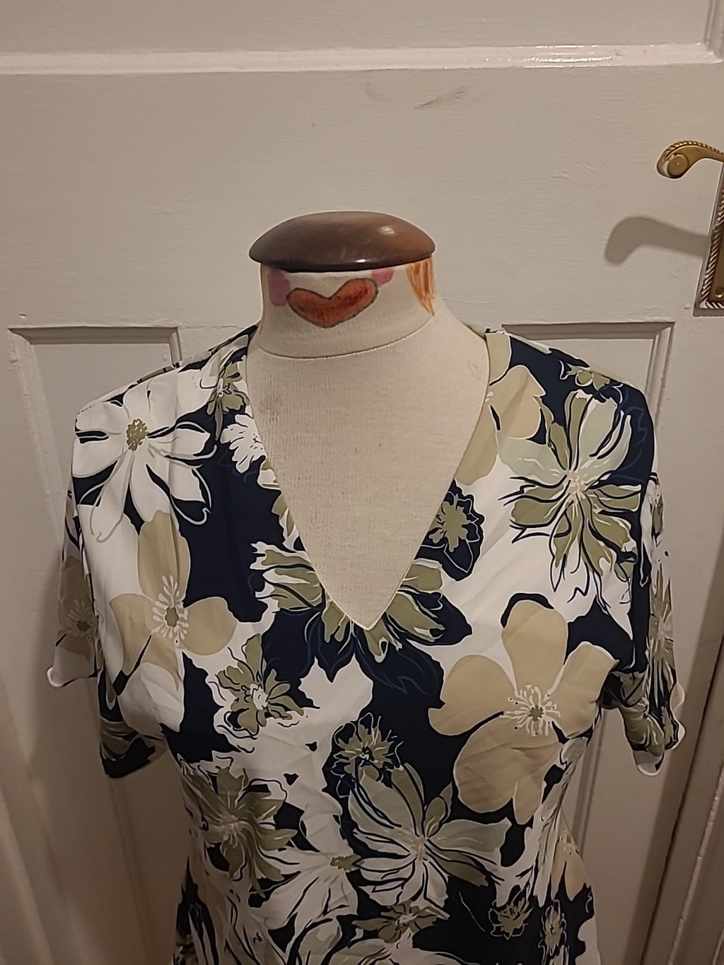 Brand New Ladies Eye Catch London Size 16 Navy/Black/green Floral Short Sleeved