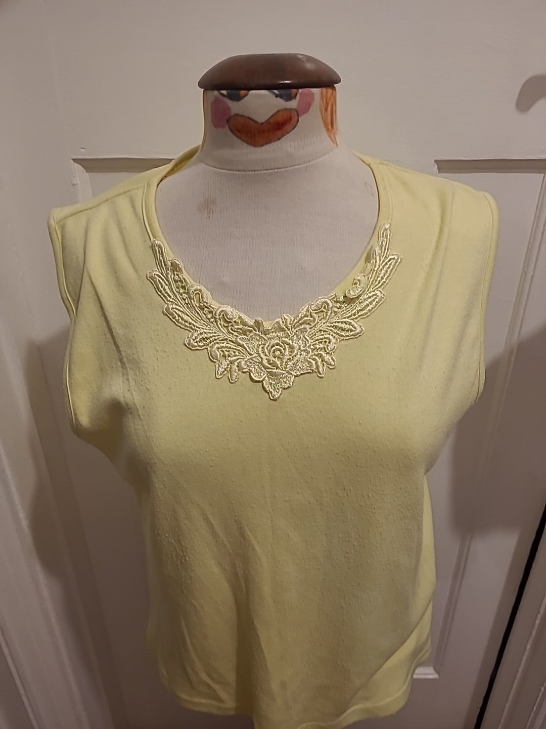 Ladies Donna Lewis Size Large Pale Yellow V Neck Blouse(Bobbling)