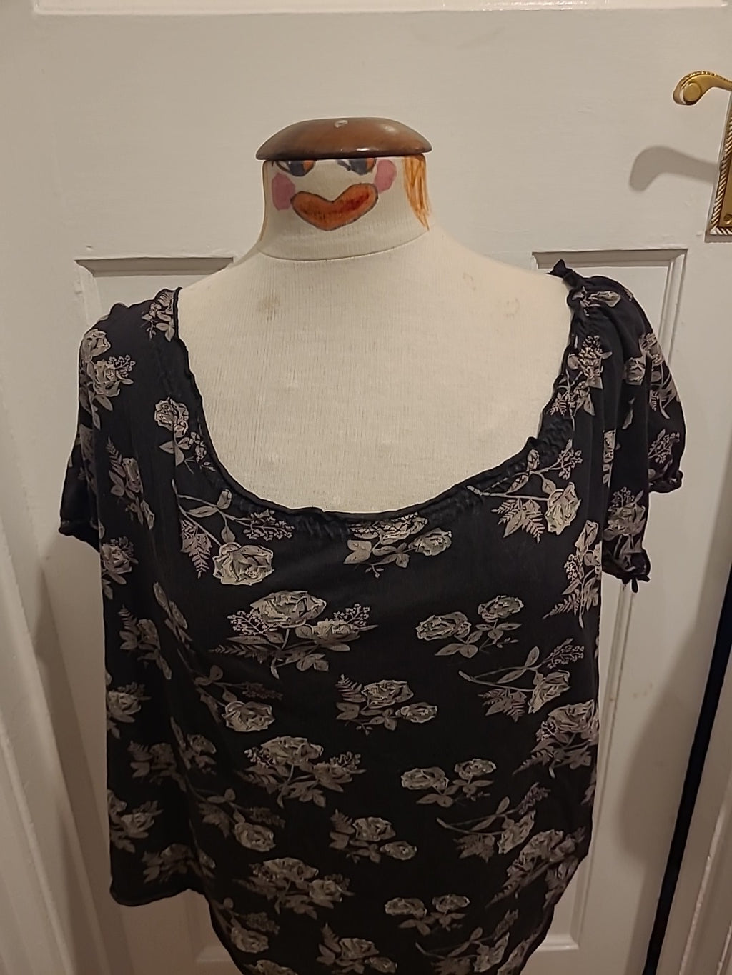 Ladies Store Twenty One Size 16 Black Roses Short Sleeve Blouse