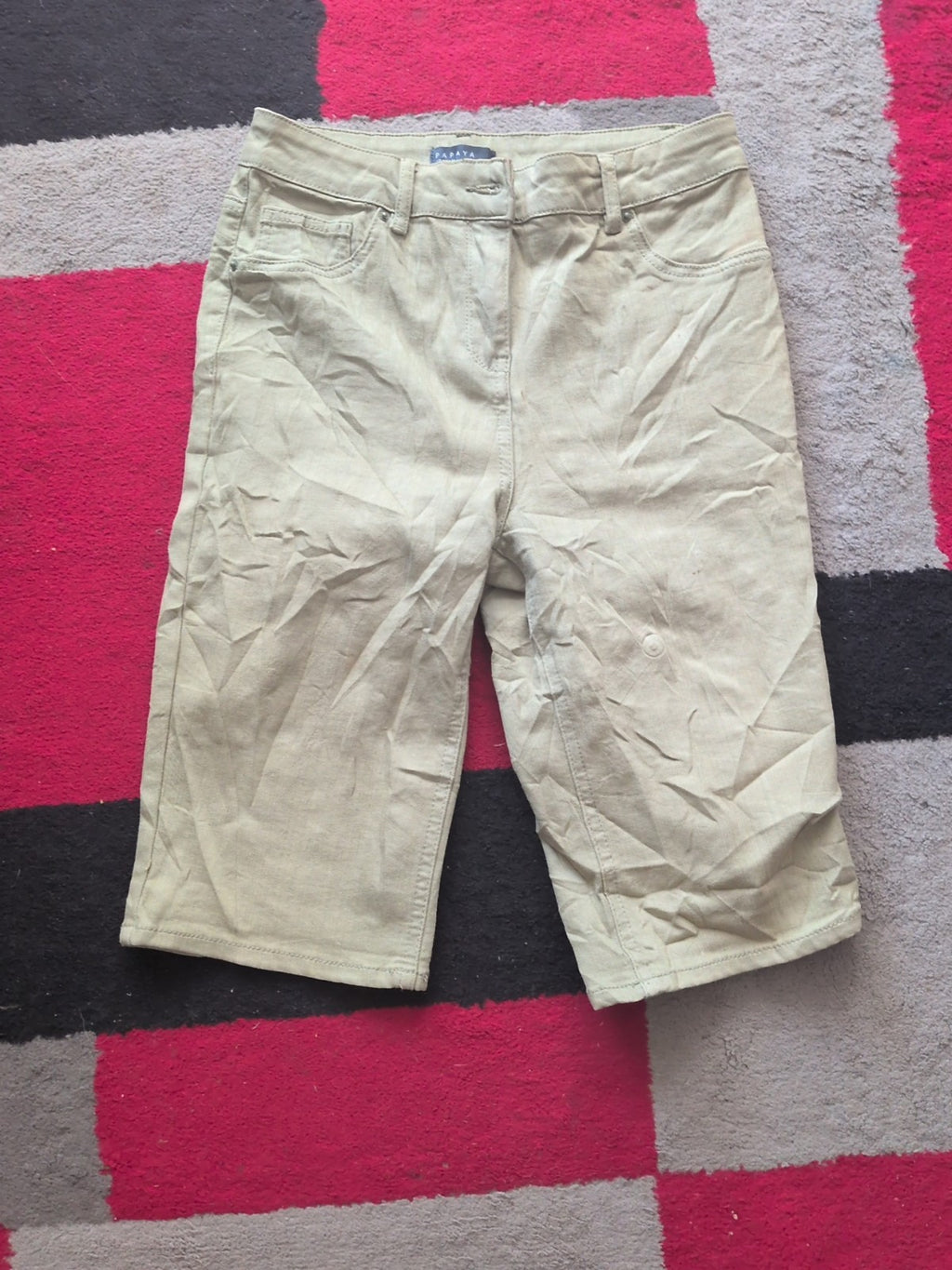 Papaya 10 Pale Khaki Shorts Small Marks On
